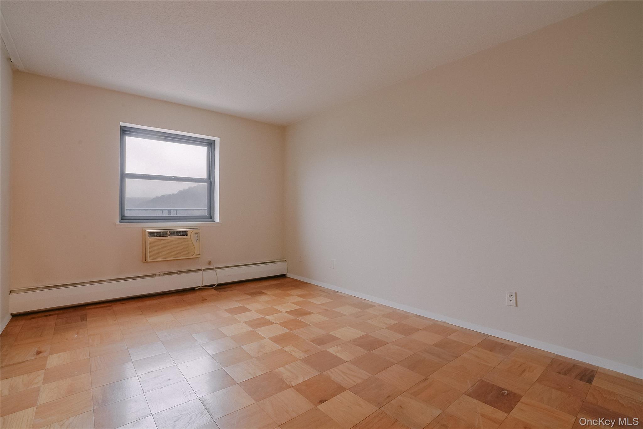 100 Diplomat Drive # 8M, Mount Kisco, NY 10549