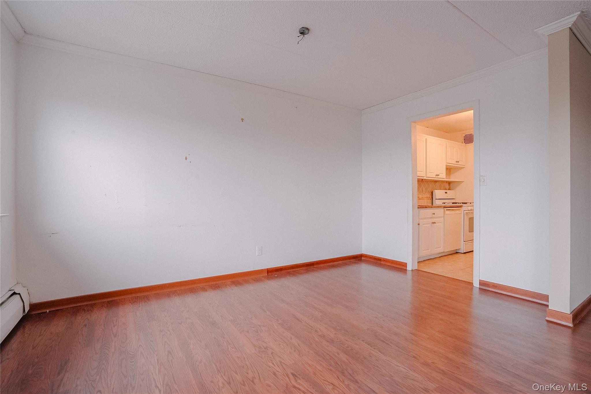 100 Diplomat Drive # 8M, Mount Kisco, NY 10549