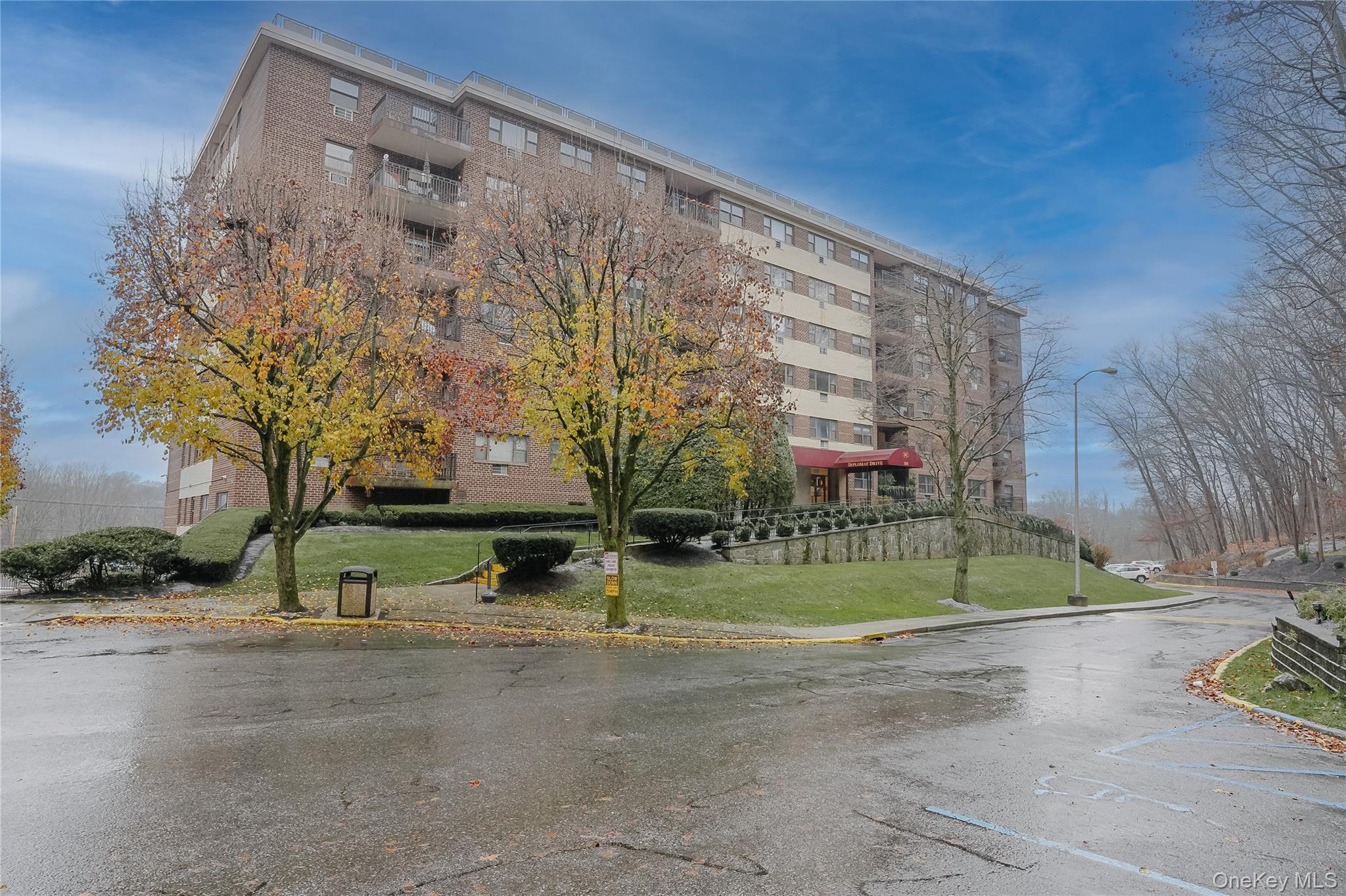 100 Diplomat Drive # 8M, Mount Kisco, NY 10549