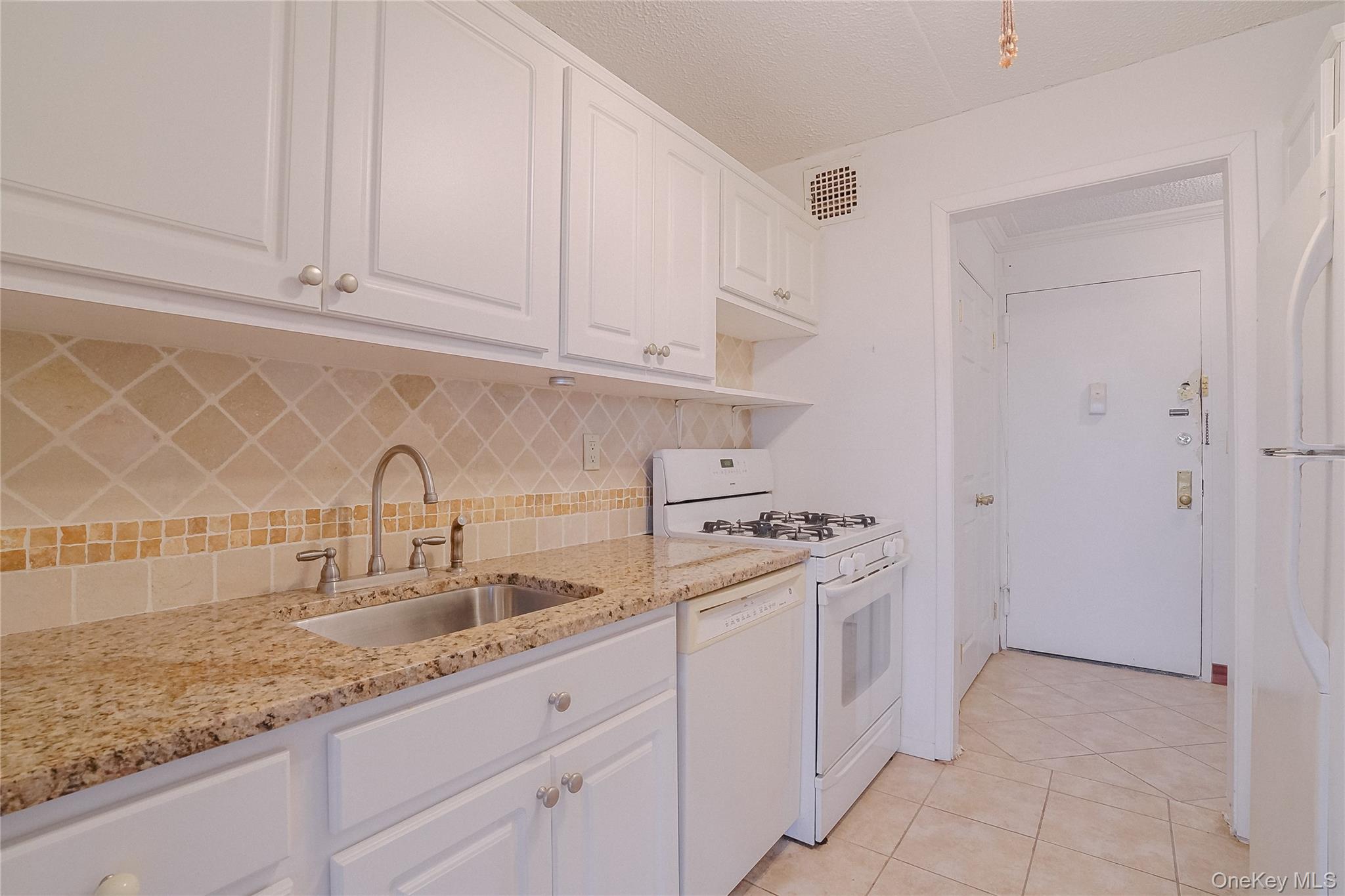 100 Diplomat Drive # 8M, Mount Kisco, NY 10549