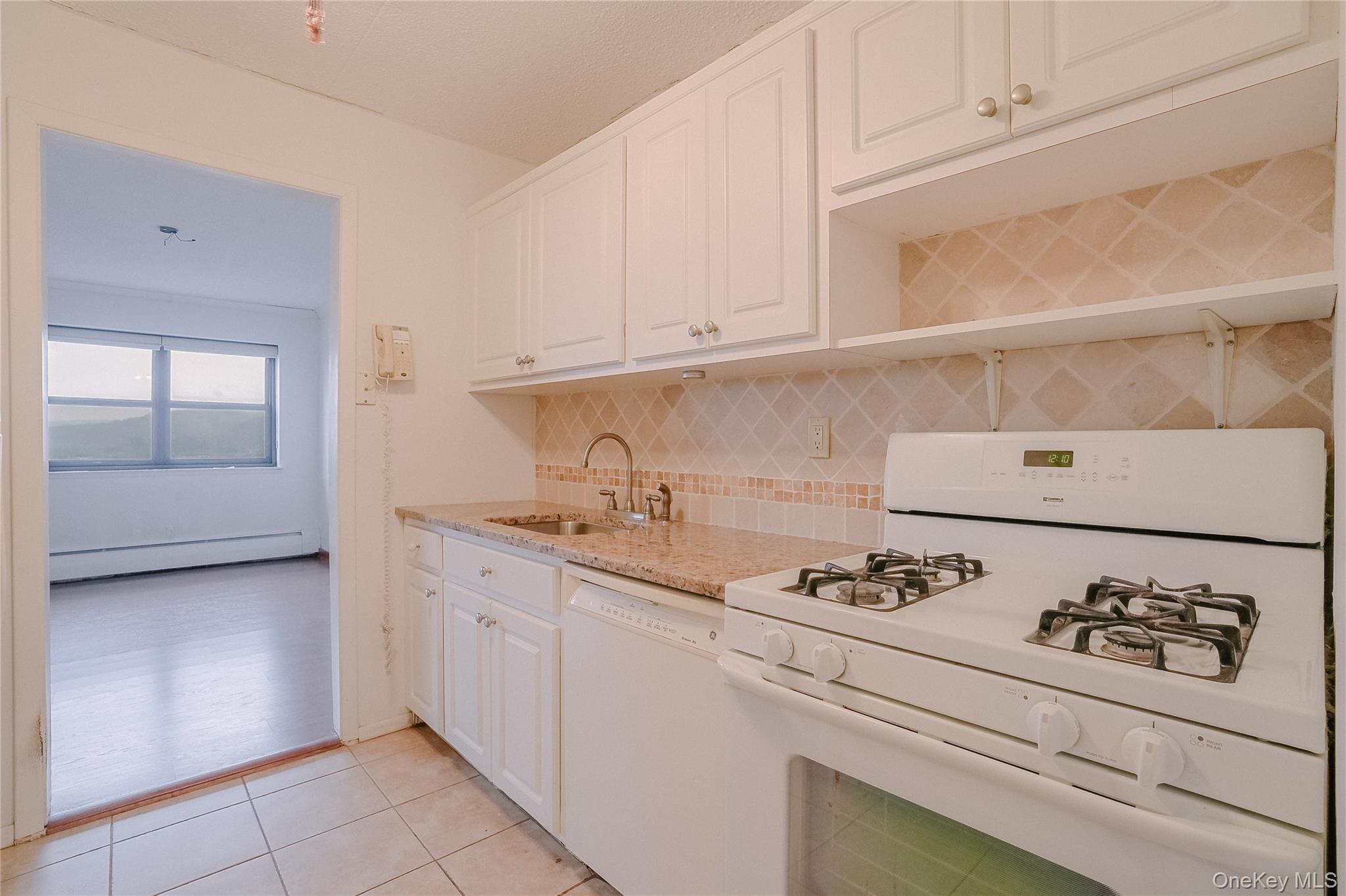 100 Diplomat Drive # 8M, Mount Kisco, NY 10549