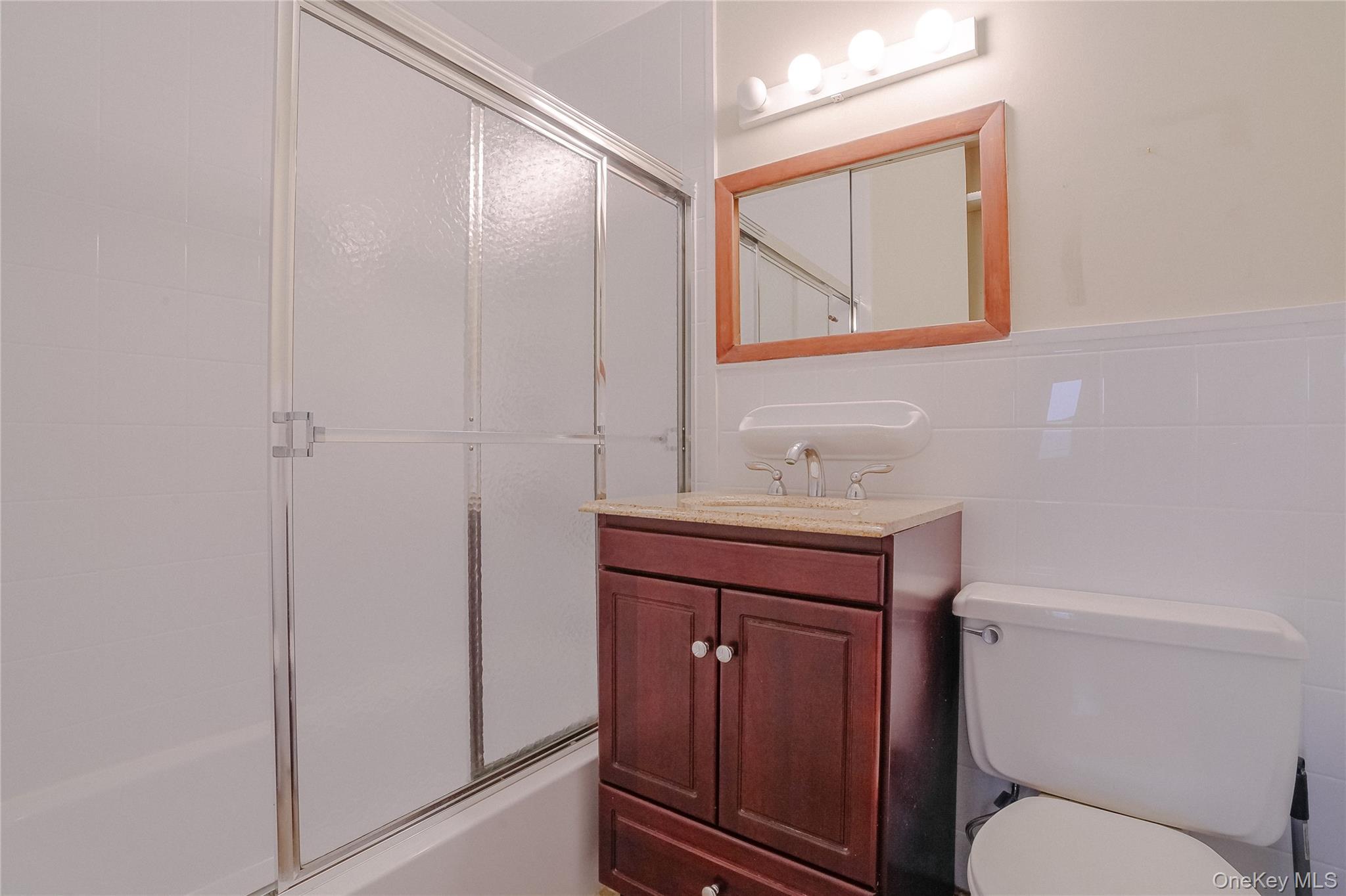 100 Diplomat Drive # 8M, Mount Kisco, NY 10549