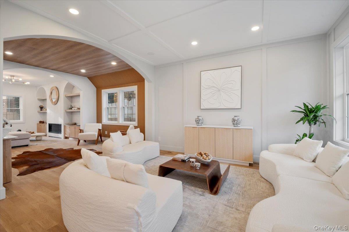 22 Franklin Avenue, Port Washington, NY 11050