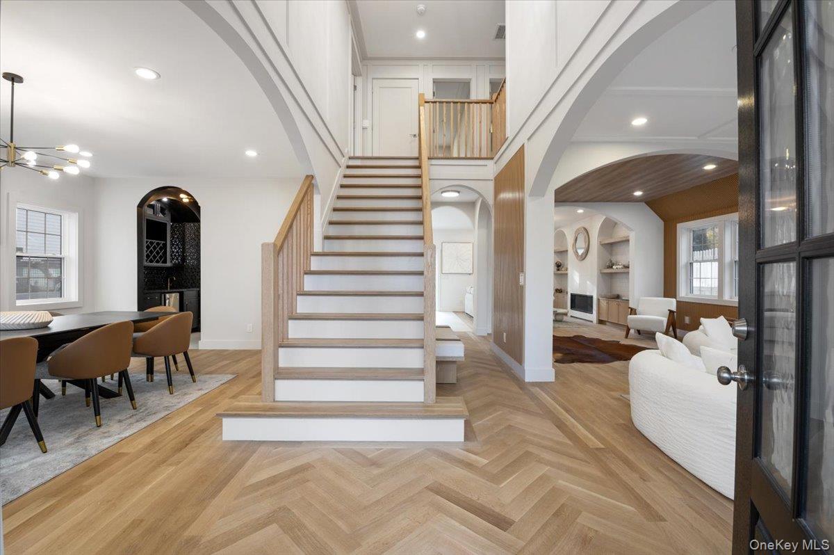 22 Franklin Avenue, Port Washington, NY 11050