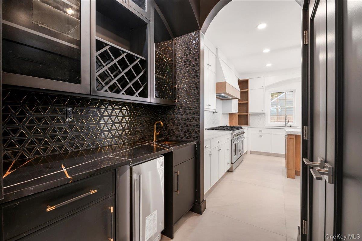 22 Franklin Avenue, Port Washington, NY 11050