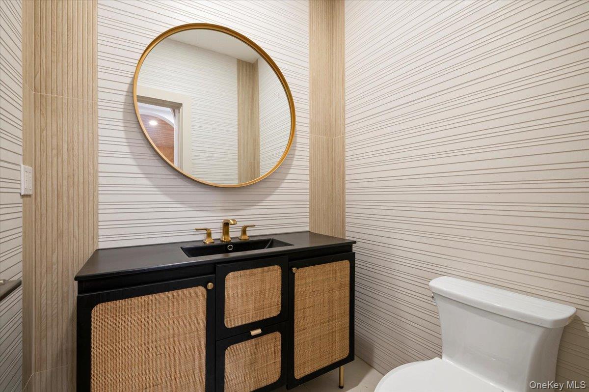 22 Franklin Avenue, Port Washington, NY 11050