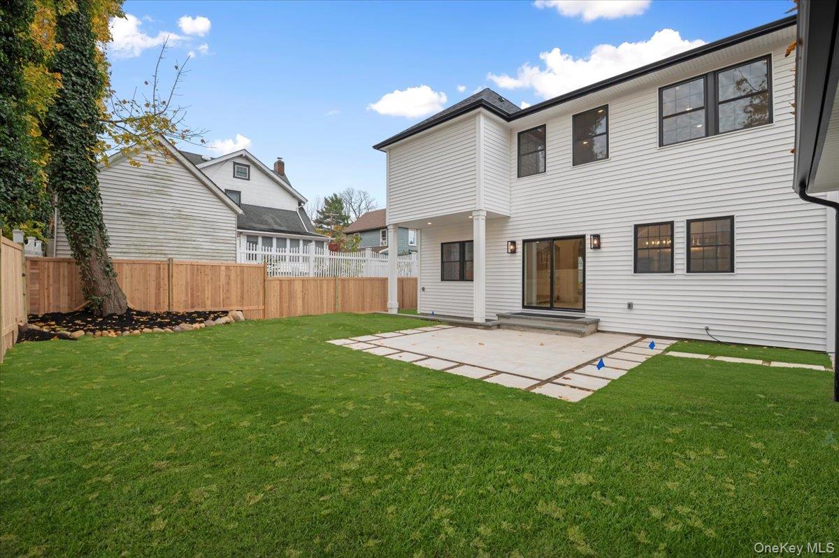 22 Franklin Avenue, Port Washington, NY 11050