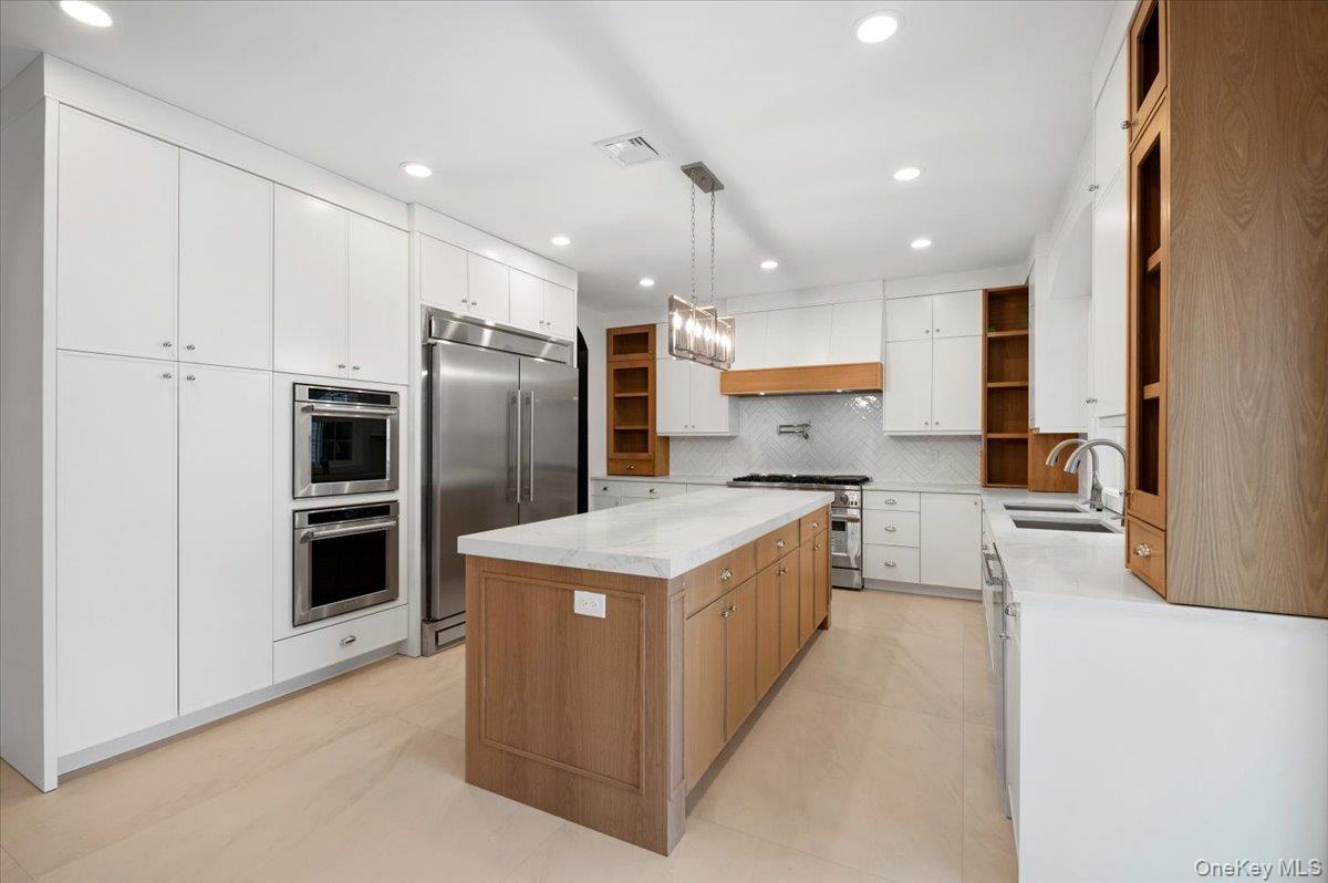 22 Franklin Avenue, Port Washington, NY 11050