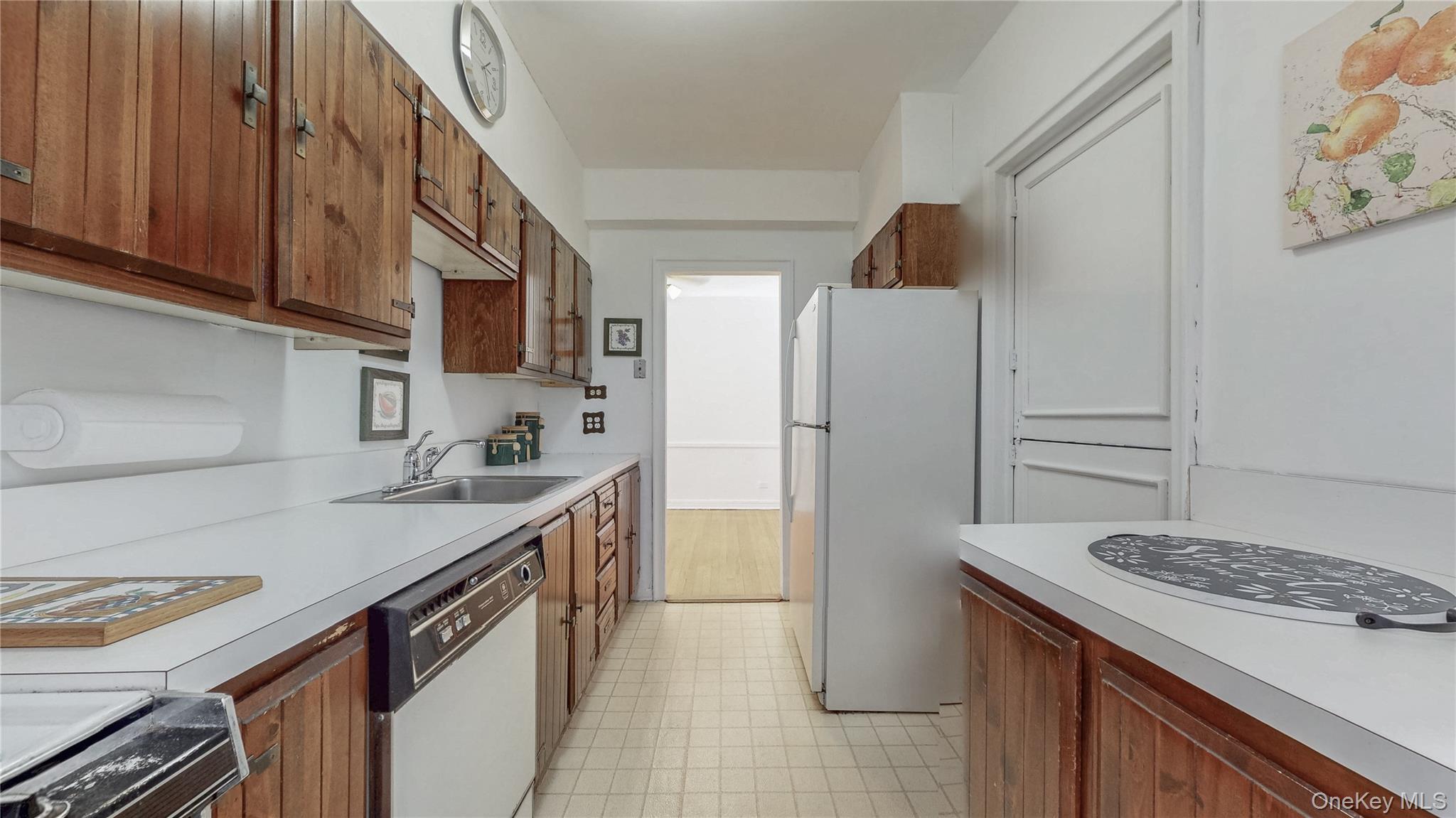 69-40 Yellowstone Boulevard # 407, Forest Hills, NY 11375