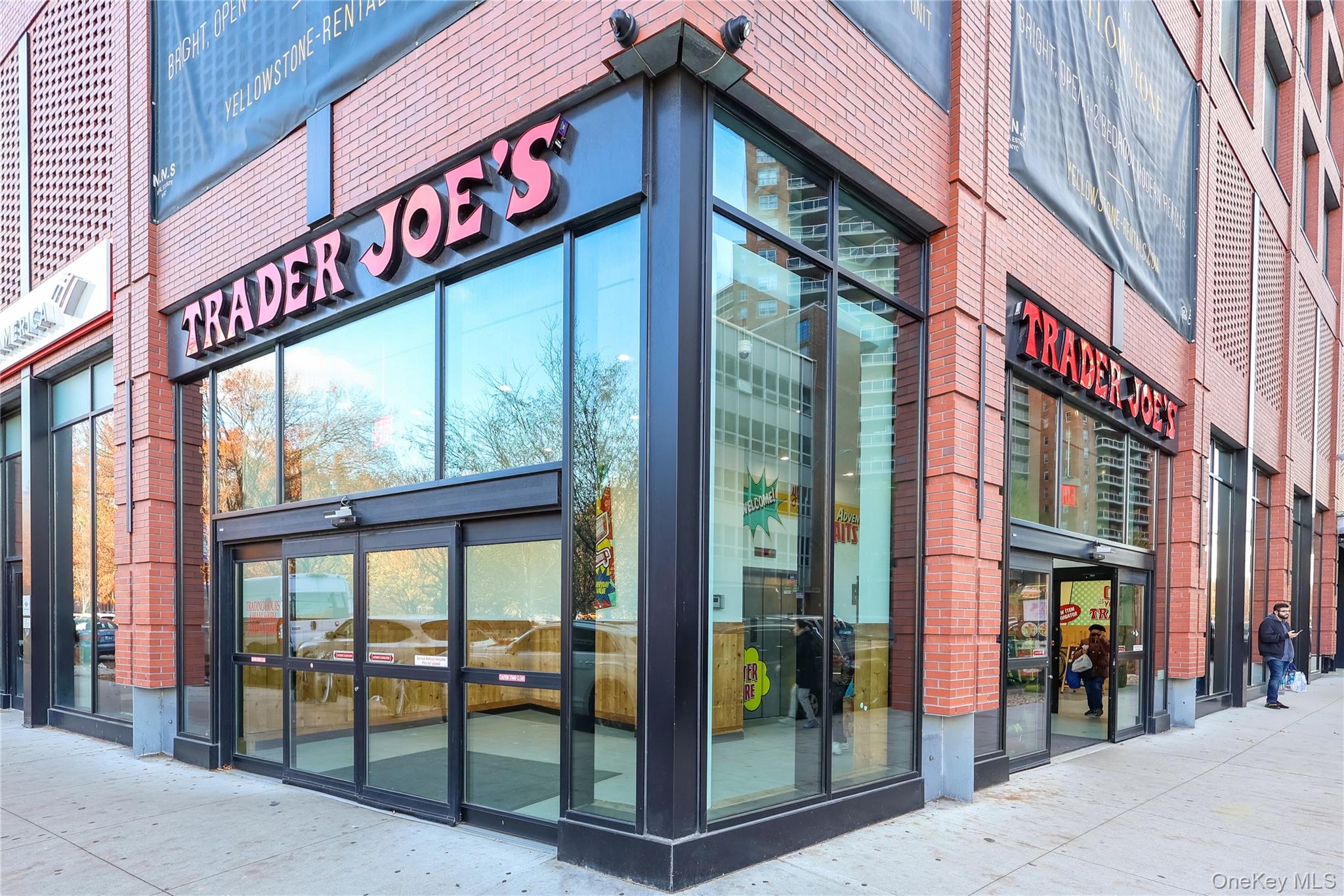 69-40 Yellowstone Boulevard # 407, Forest Hills, NY 11375