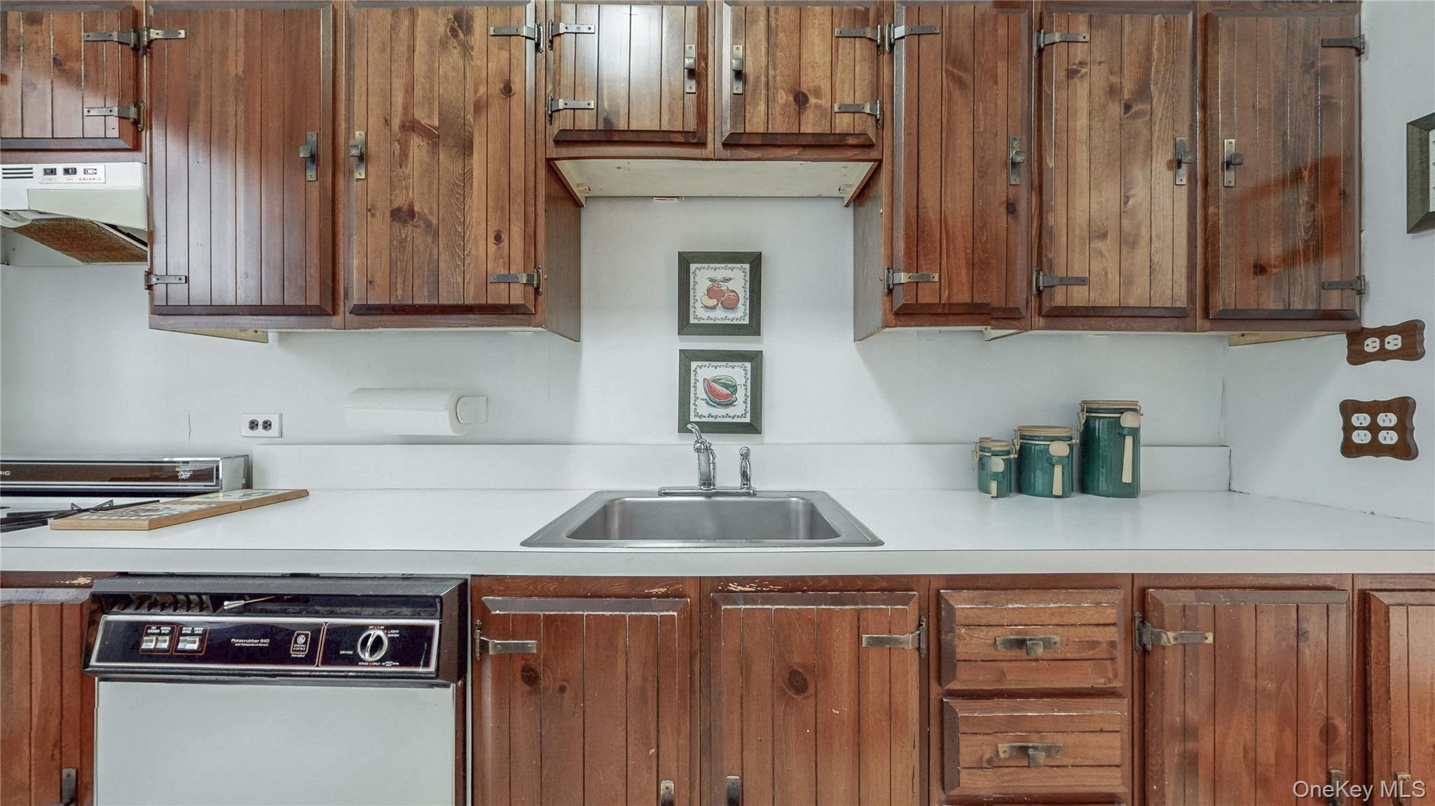 69-40 Yellowstone Boulevard # 407, Forest Hills, NY 11375