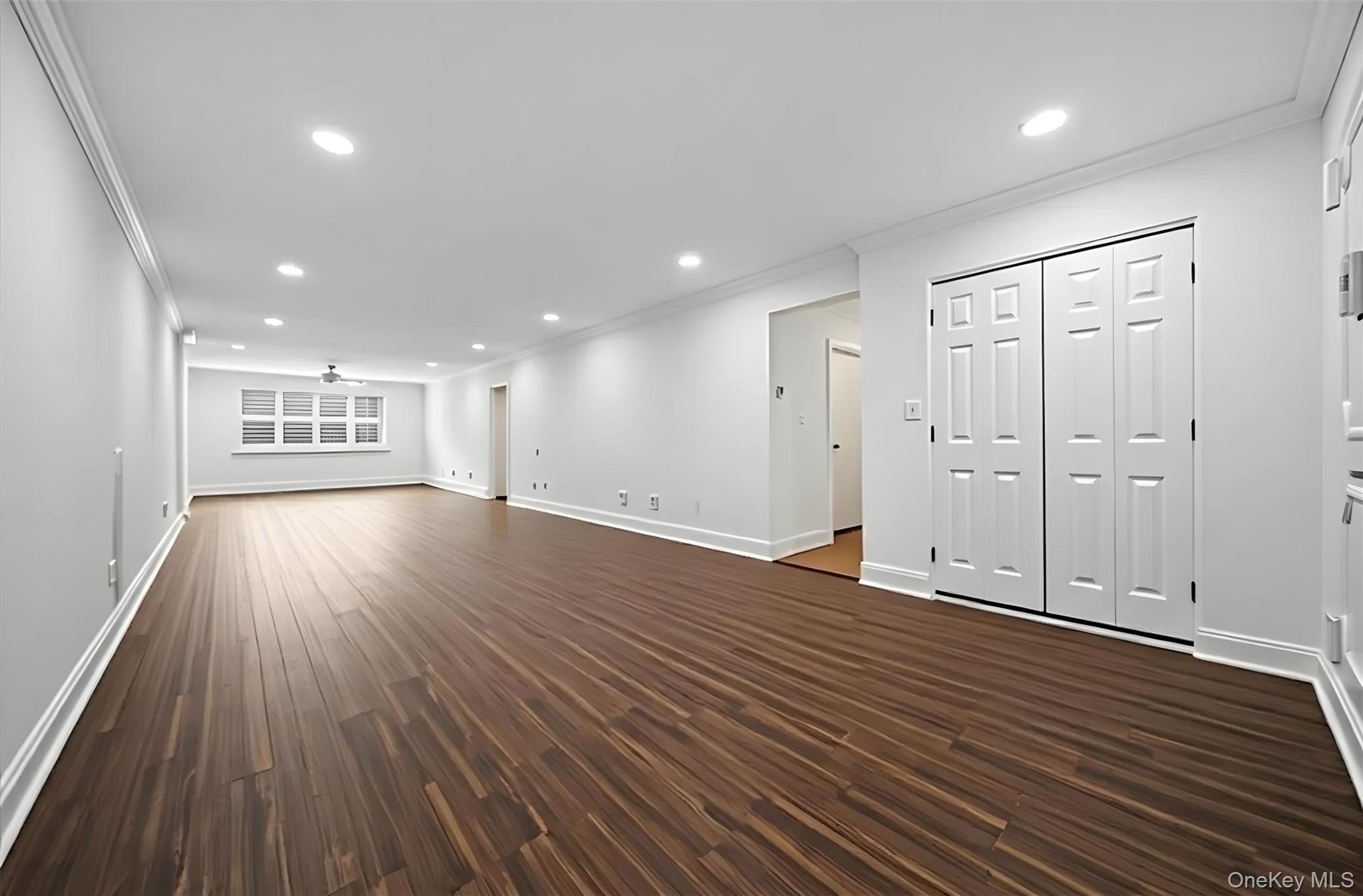 25 Chapel Place # 1H, Great Neck, NY 11021