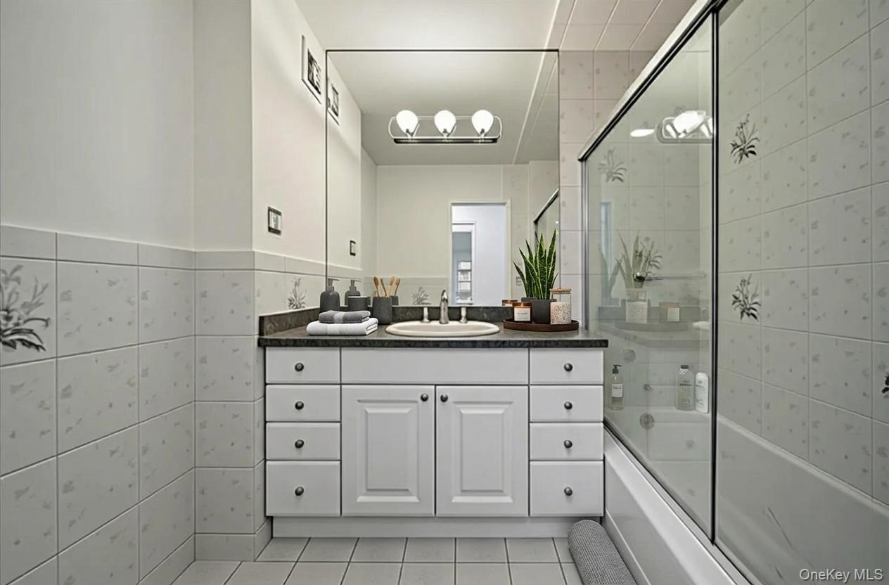 25 Chapel Place # 1H, Great Neck, NY 11021