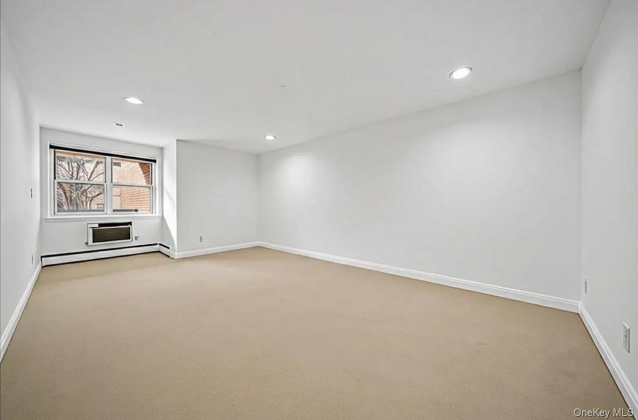 25 Chapel Place # 1H, Great Neck, NY 11021