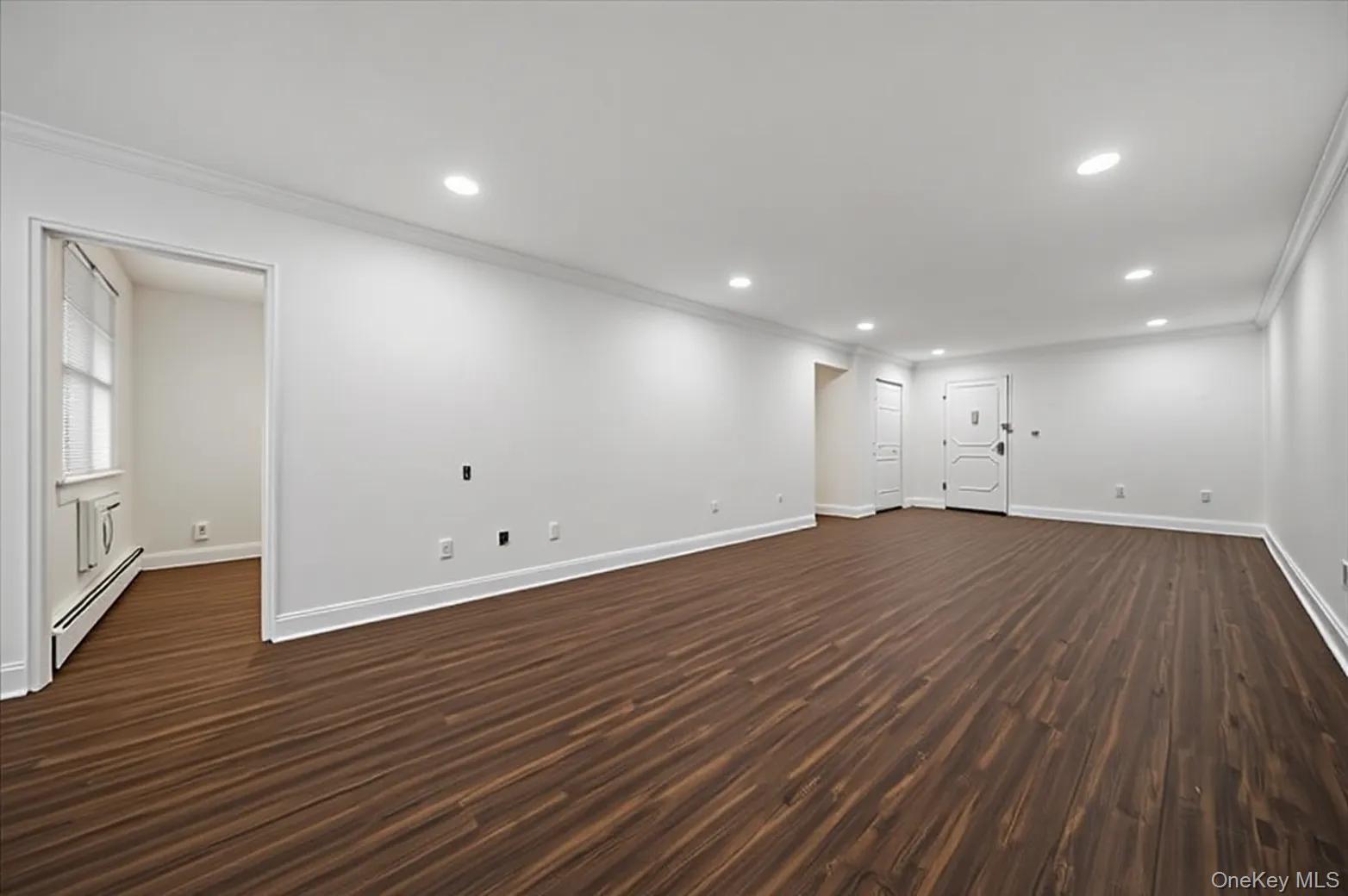 25 Chapel Place # 1H, Great Neck, NY 11021