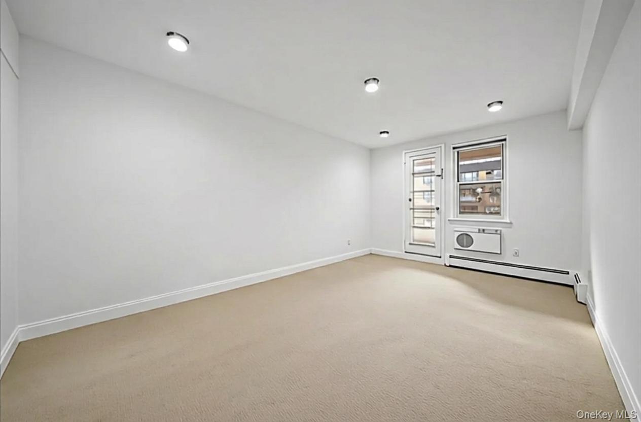 25 Chapel Place # 1H, Great Neck, NY 11021