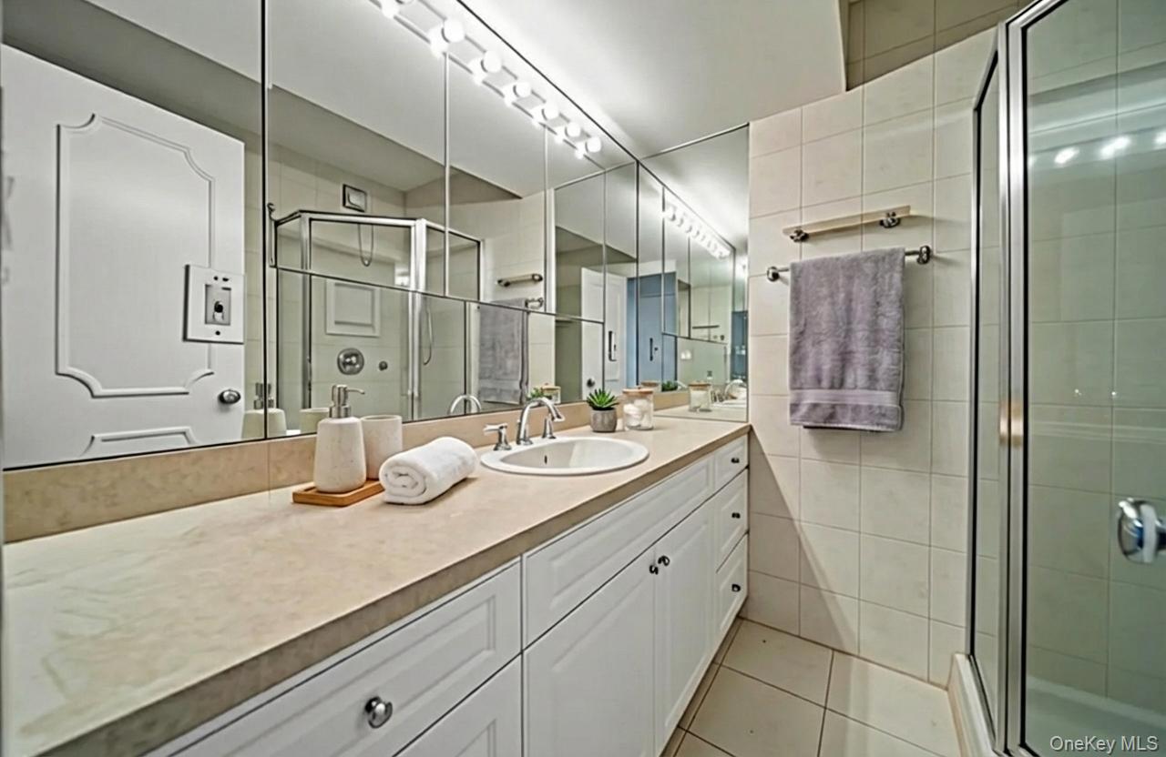 25 Chapel Place # 1H, Great Neck, NY 11021