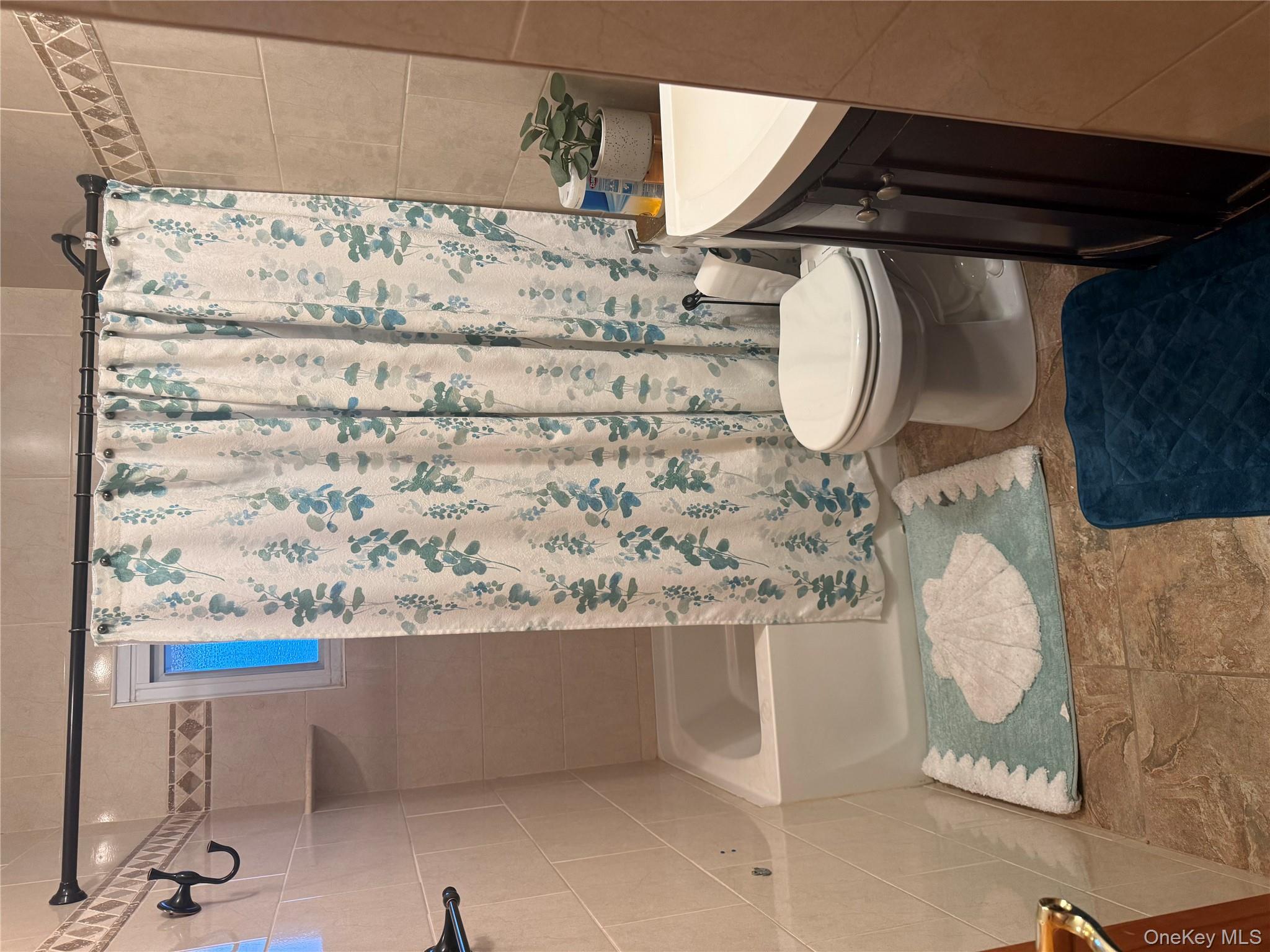 16 Eileen Avenue, Plainview, NY 11803