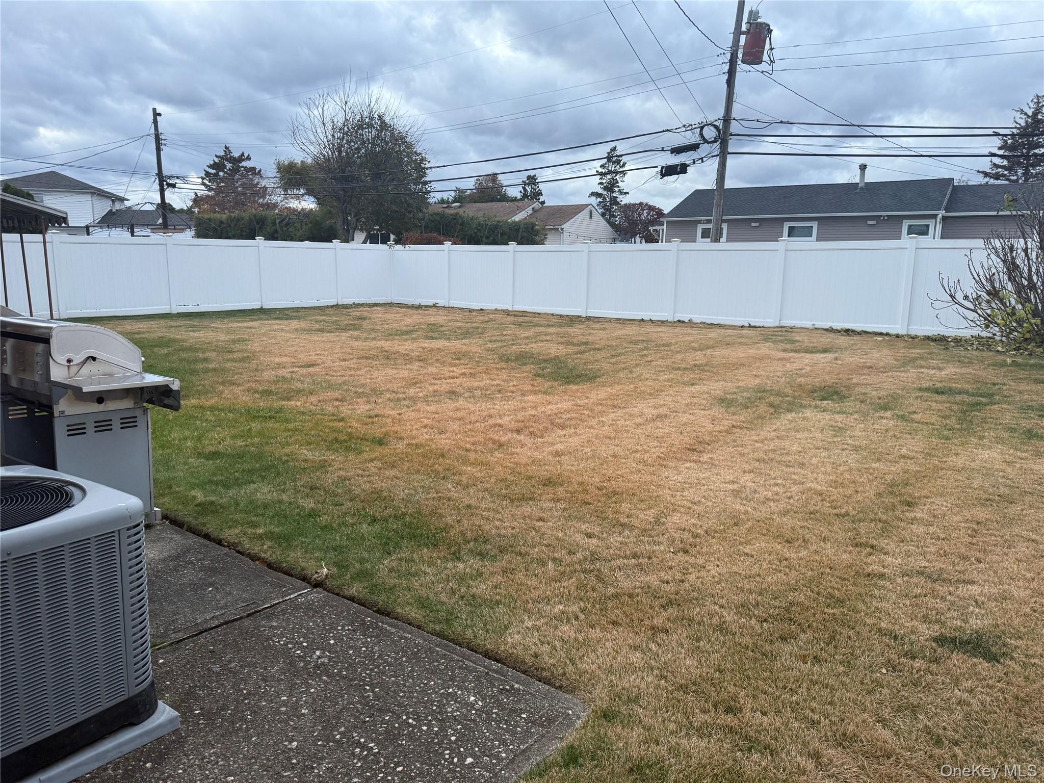 16 Eileen Avenue, Plainview, NY 11803