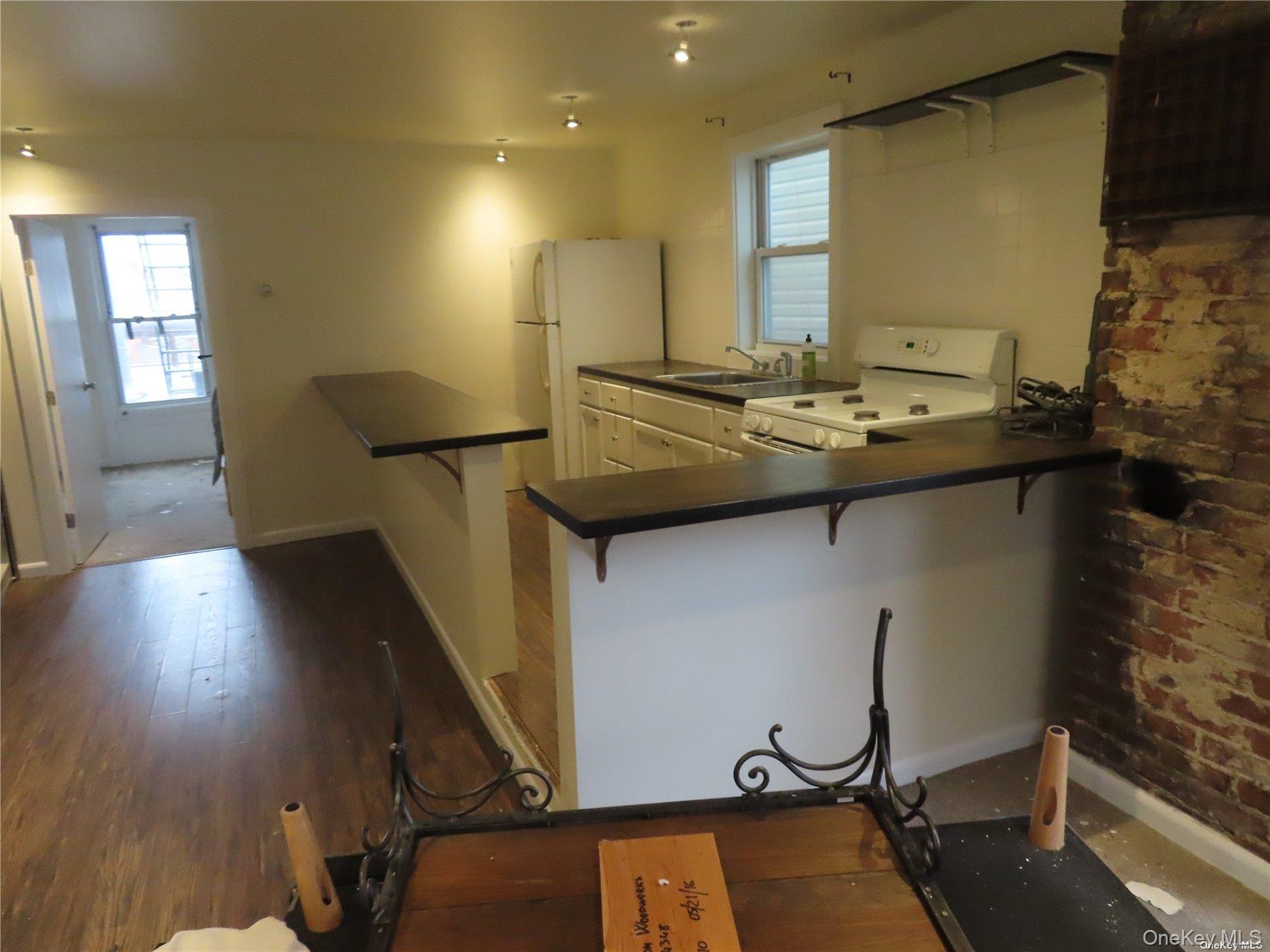 45 Deer Park Avenue # 2nd fl, Babylon, NY 11702