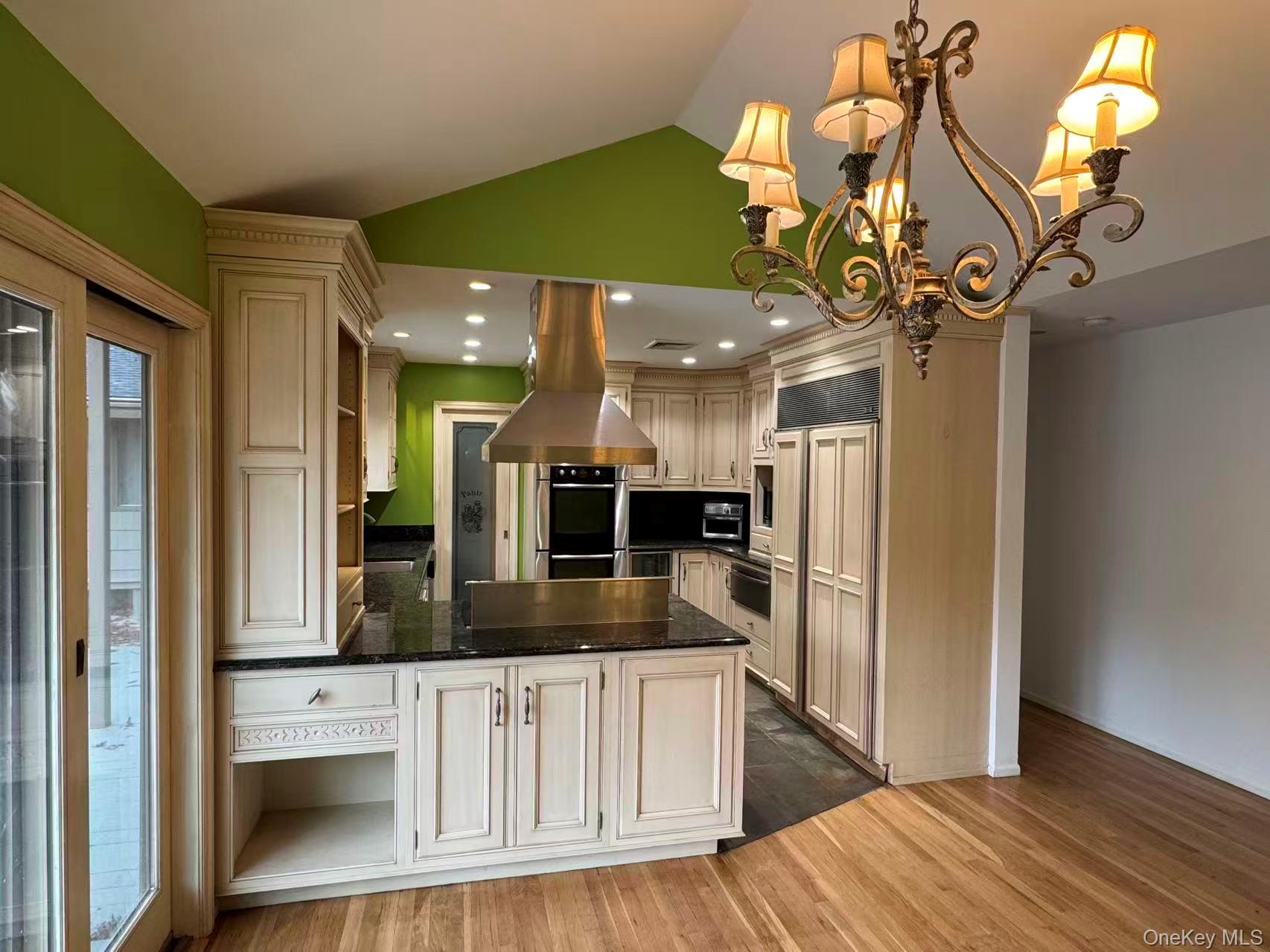 4 Norgate Road, Glen Head, NY 11545