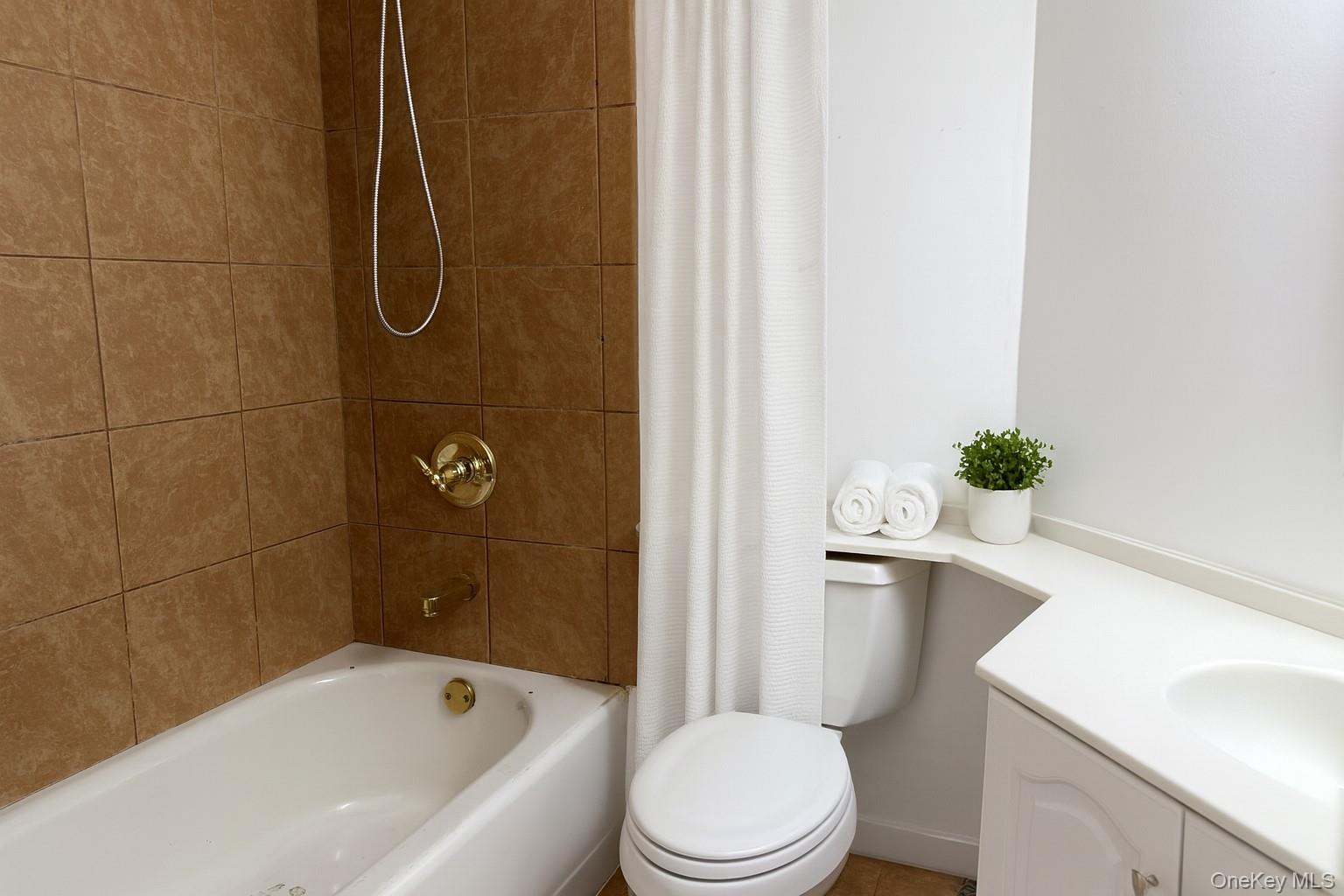 4 Martine Avenue # 416, White Plains, NY 10606