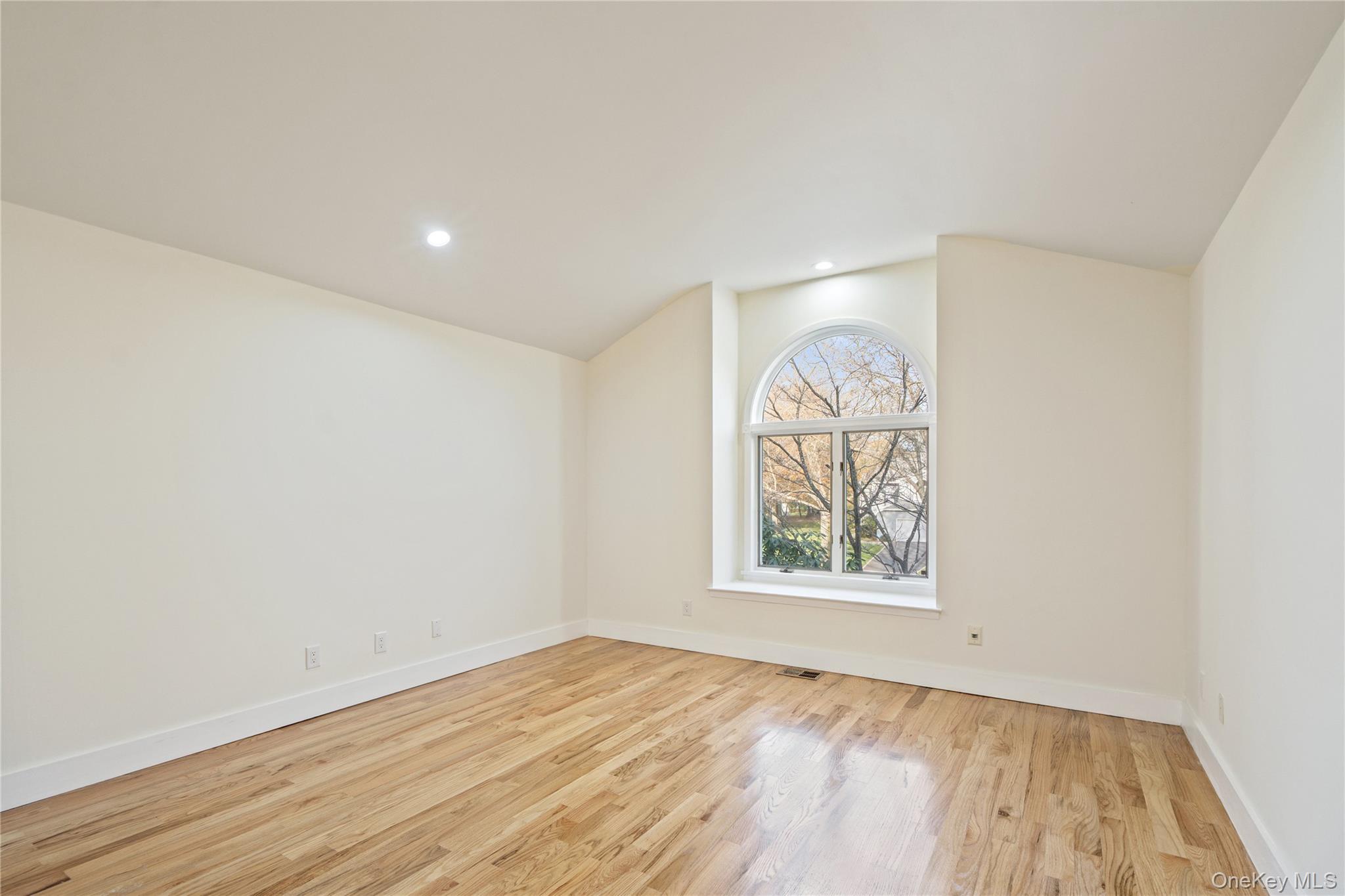 2 Heiko Court, Northport, NY 11768