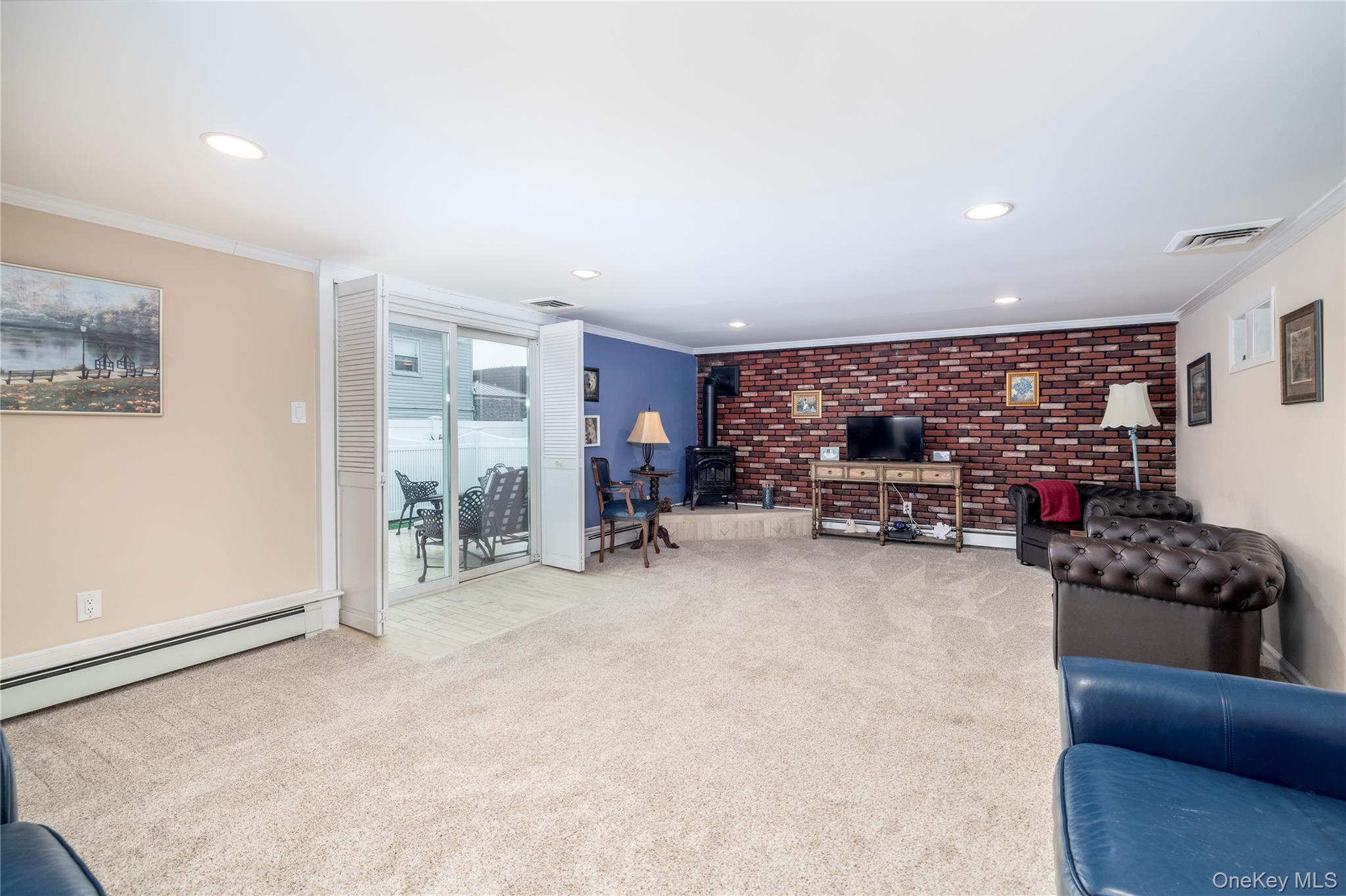 68 Lincoln Avenue, Island Park, NY 11558