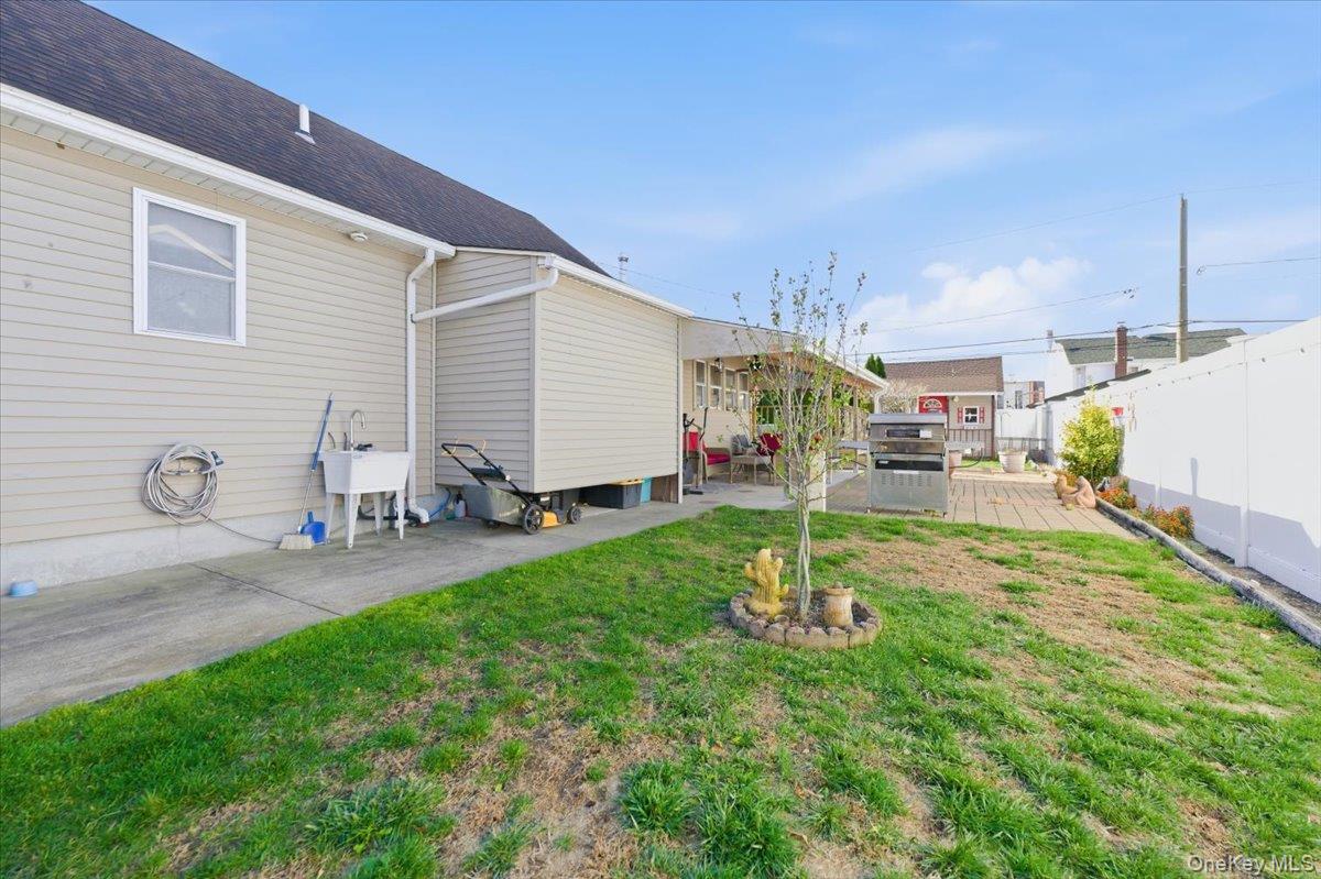 80 Newport Road, Island Park, NY 11558