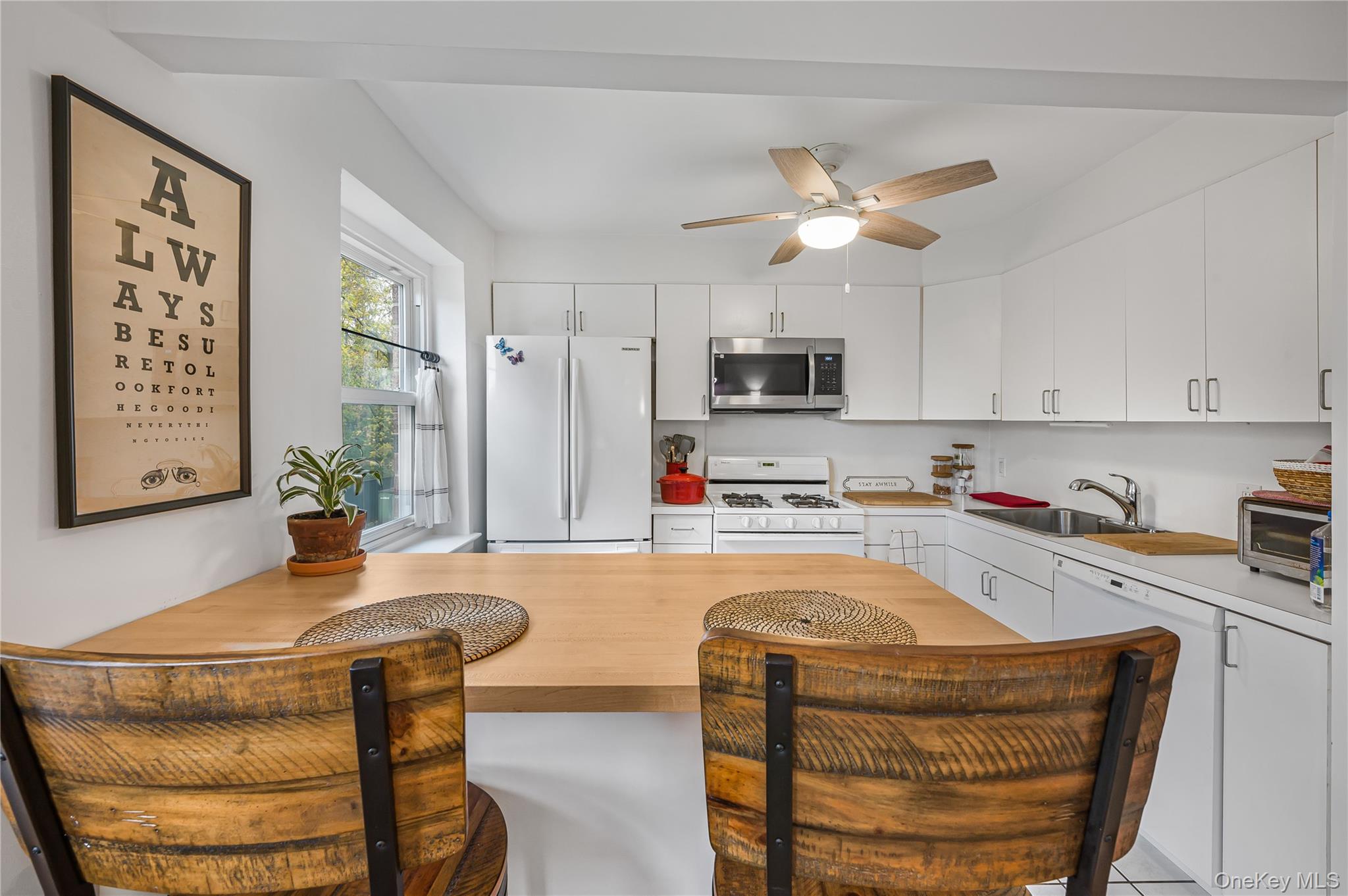 30 Pearsall Avenue # 2M, Glen Cove, NY 11542