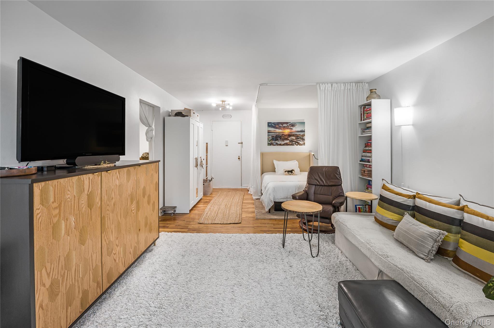 30 Pearsall Avenue # 2M, Glen Cove, NY 11542