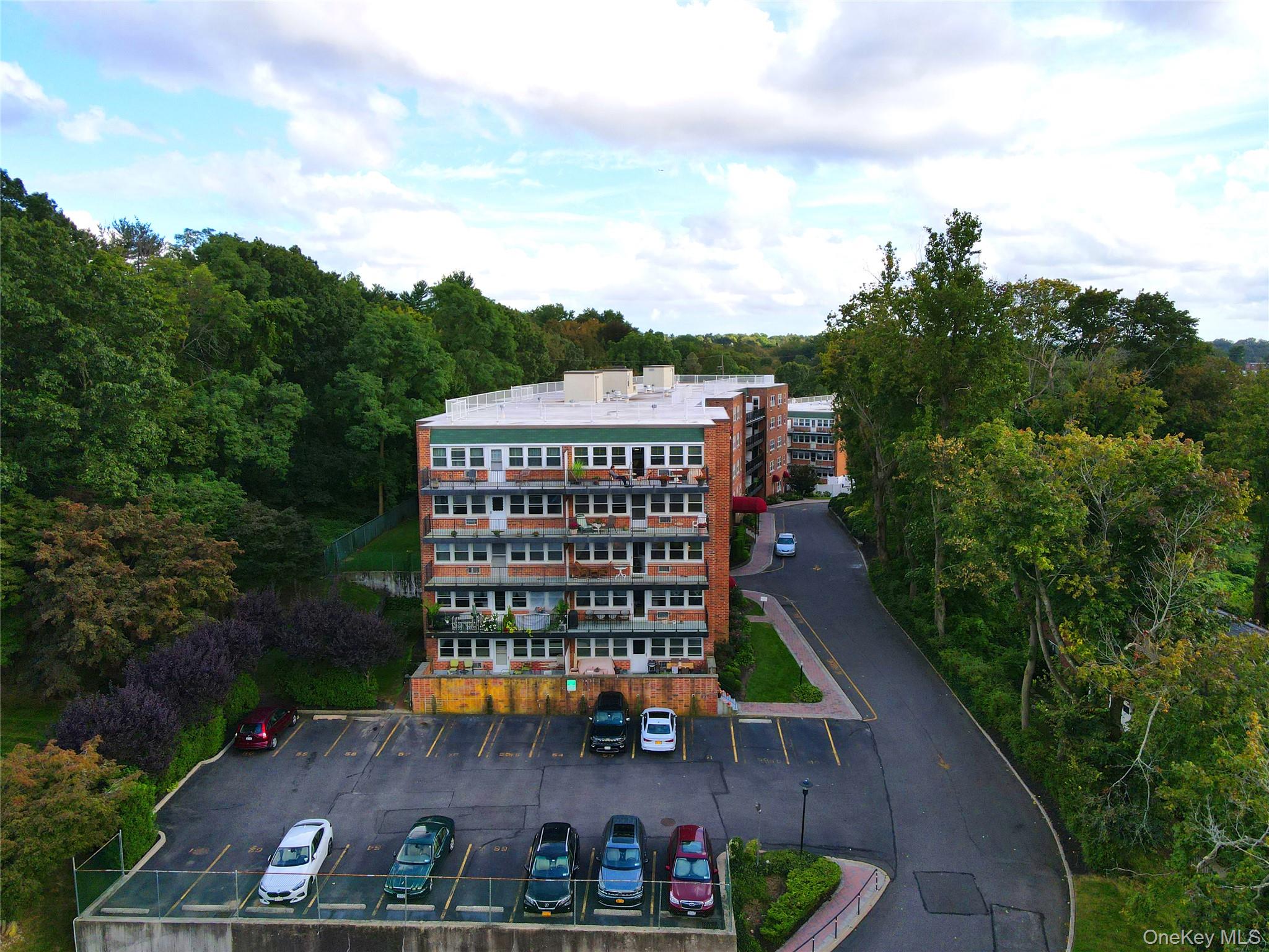 30 Pearsall Avenue # 2M, Glen Cove, NY 11542