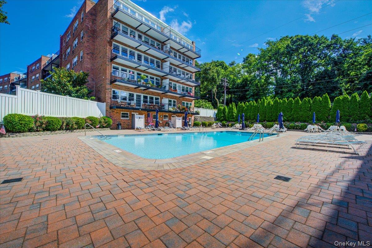 30 Pearsall Avenue # 2M, Glen Cove, NY 11542