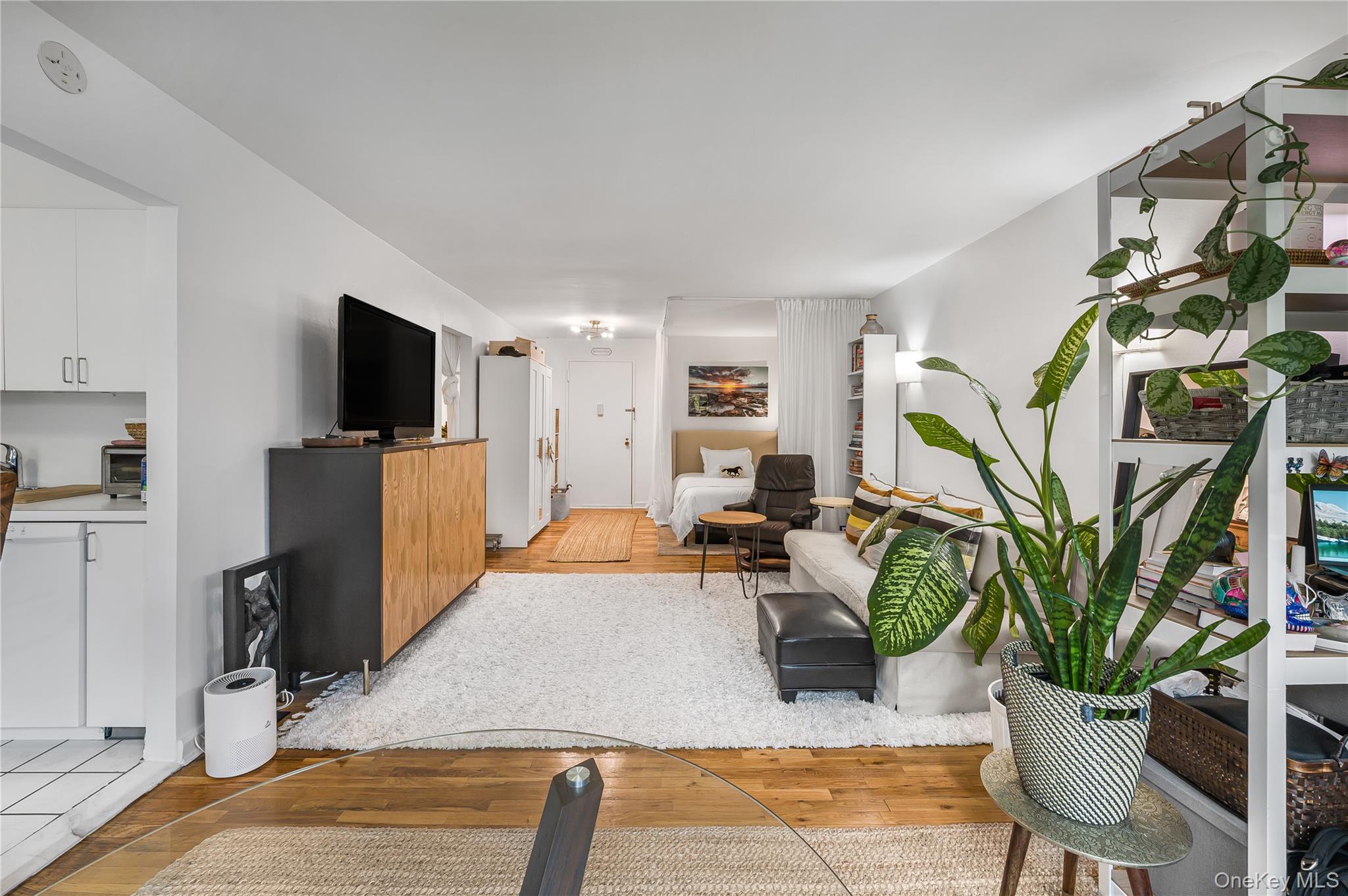 30 Pearsall Avenue # 2M, Glen Cove, NY 11542