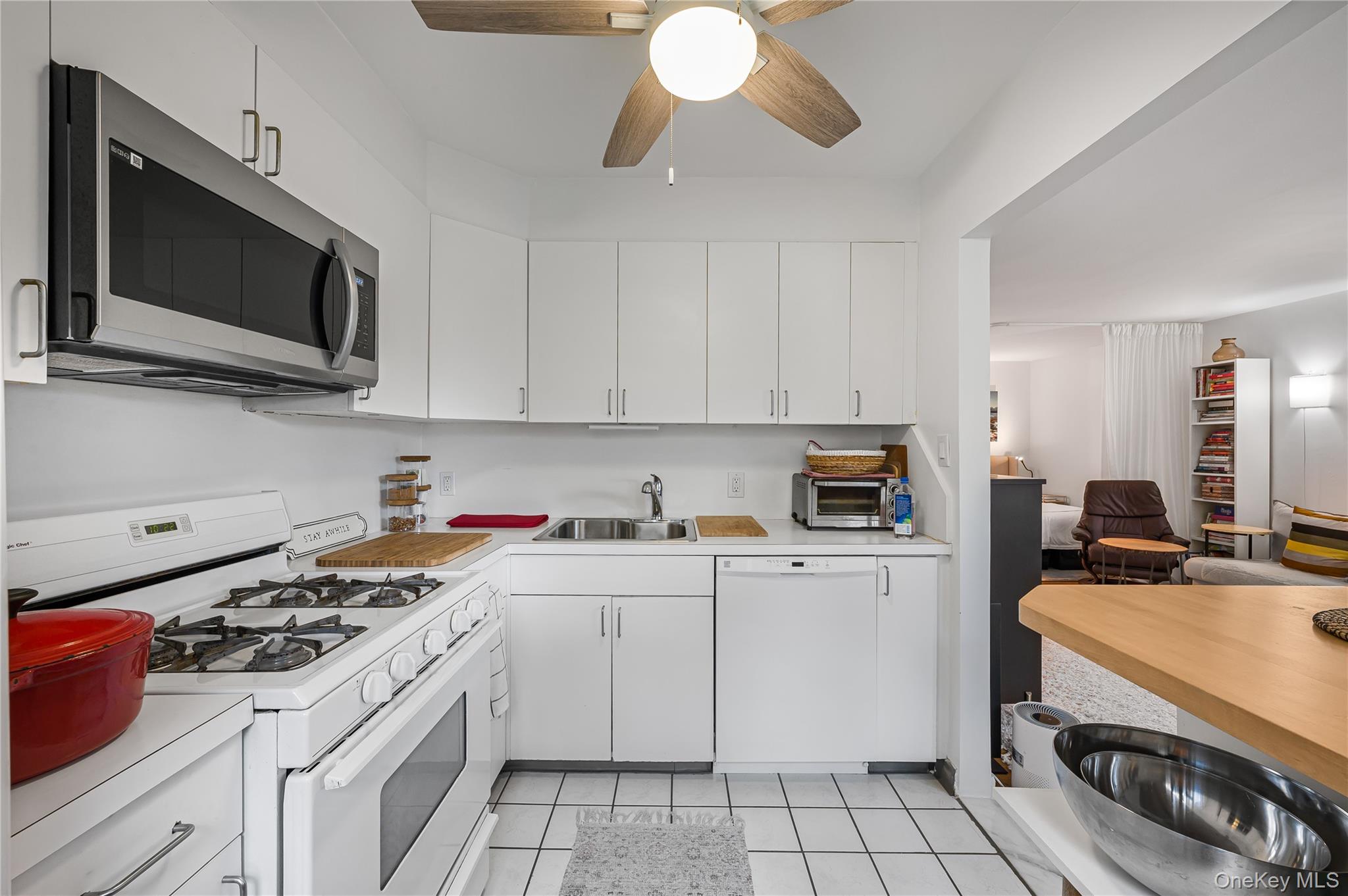 30 Pearsall Avenue # 2M, Glen Cove, NY 11542