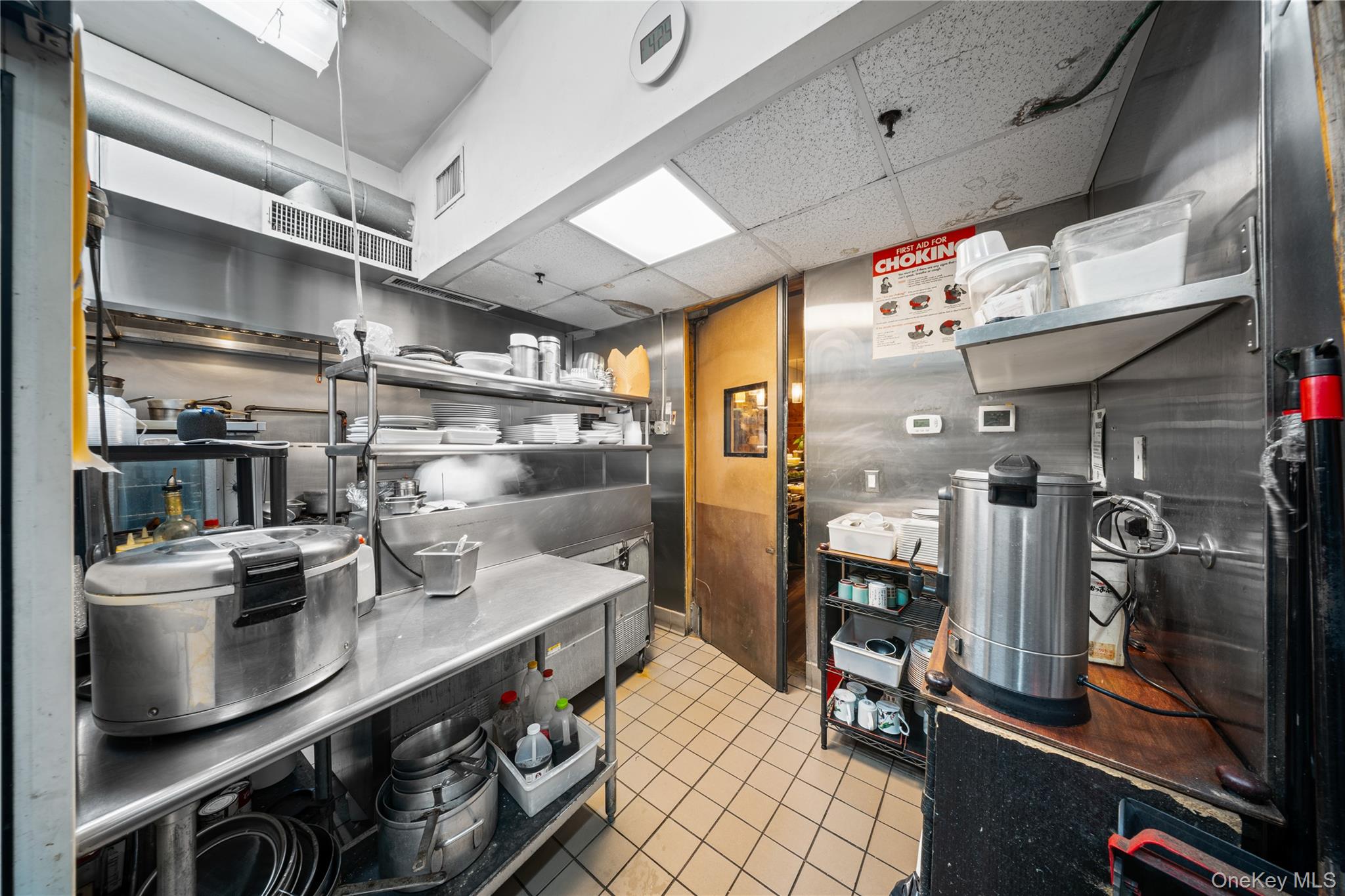 77 Middle Neck Rd, Great Neck, NY 11021