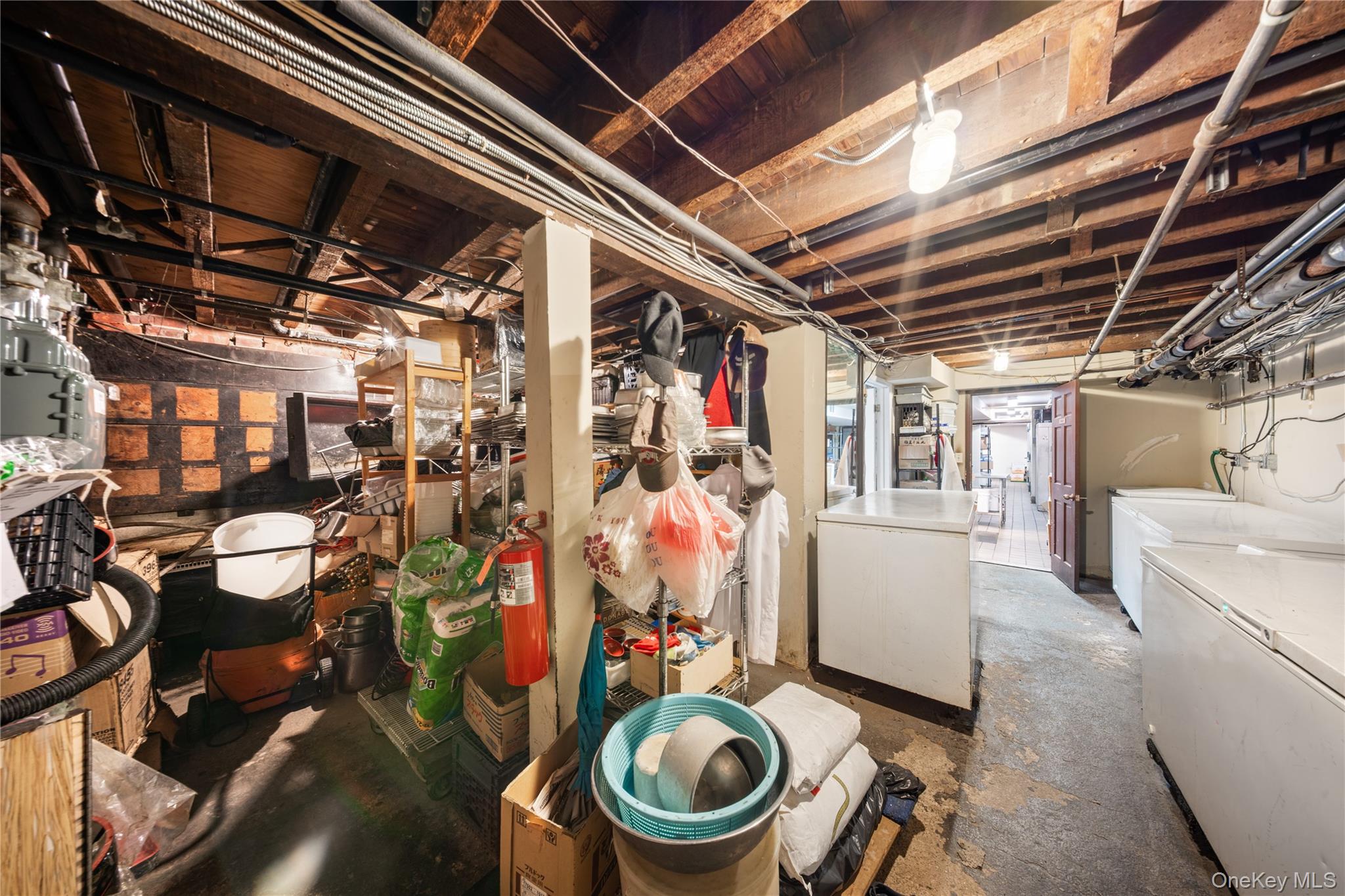 77 Middle Neck Rd, Great Neck, NY 11021