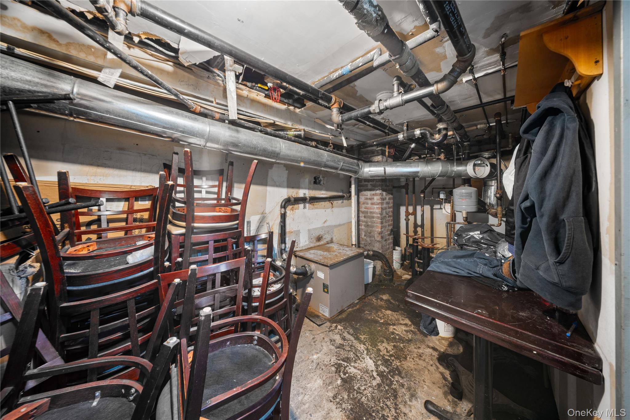 77 Middle Neck Rd, Great Neck, NY 11021