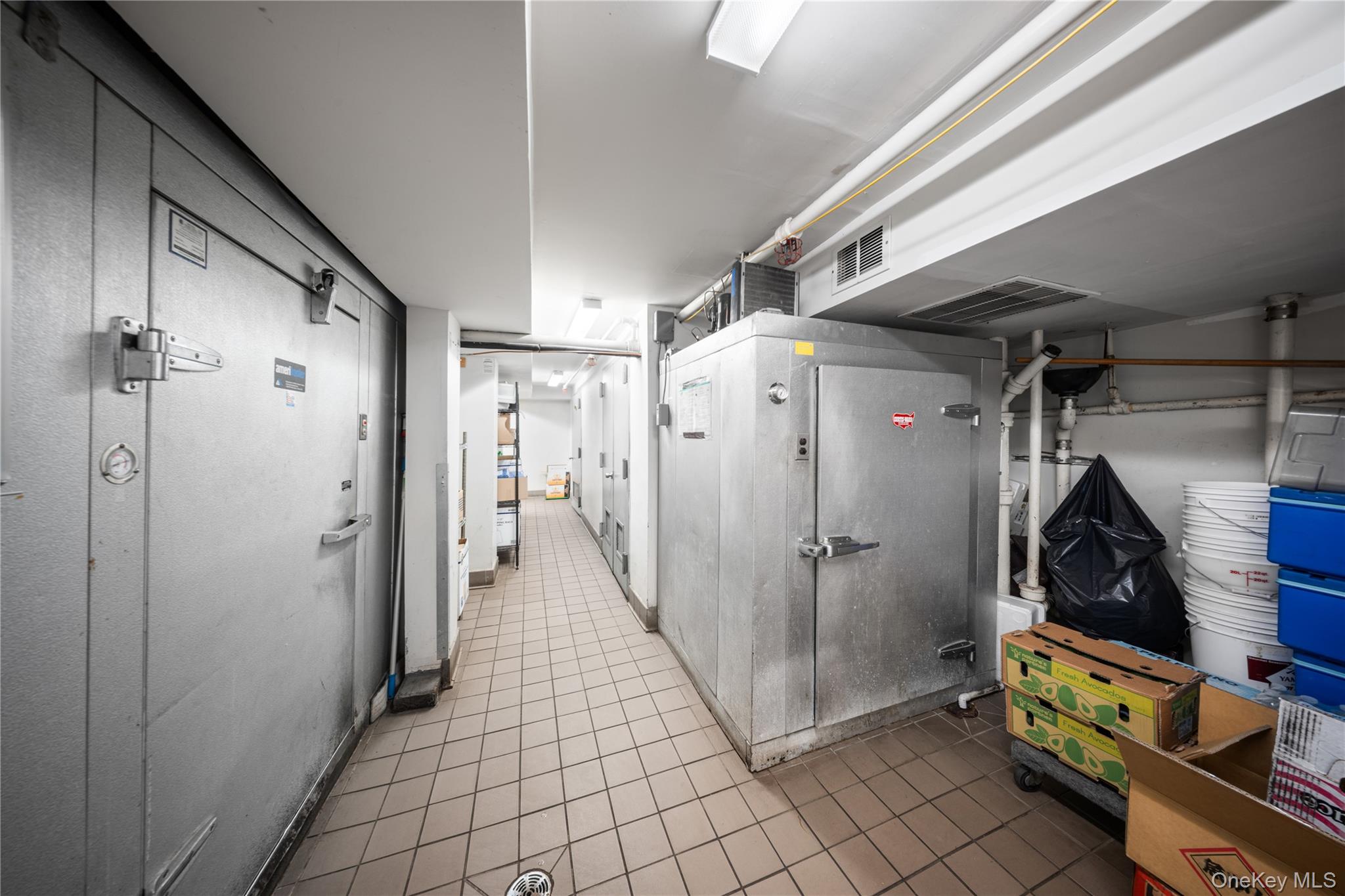 77 Middle Neck Rd, Great Neck, NY 11021