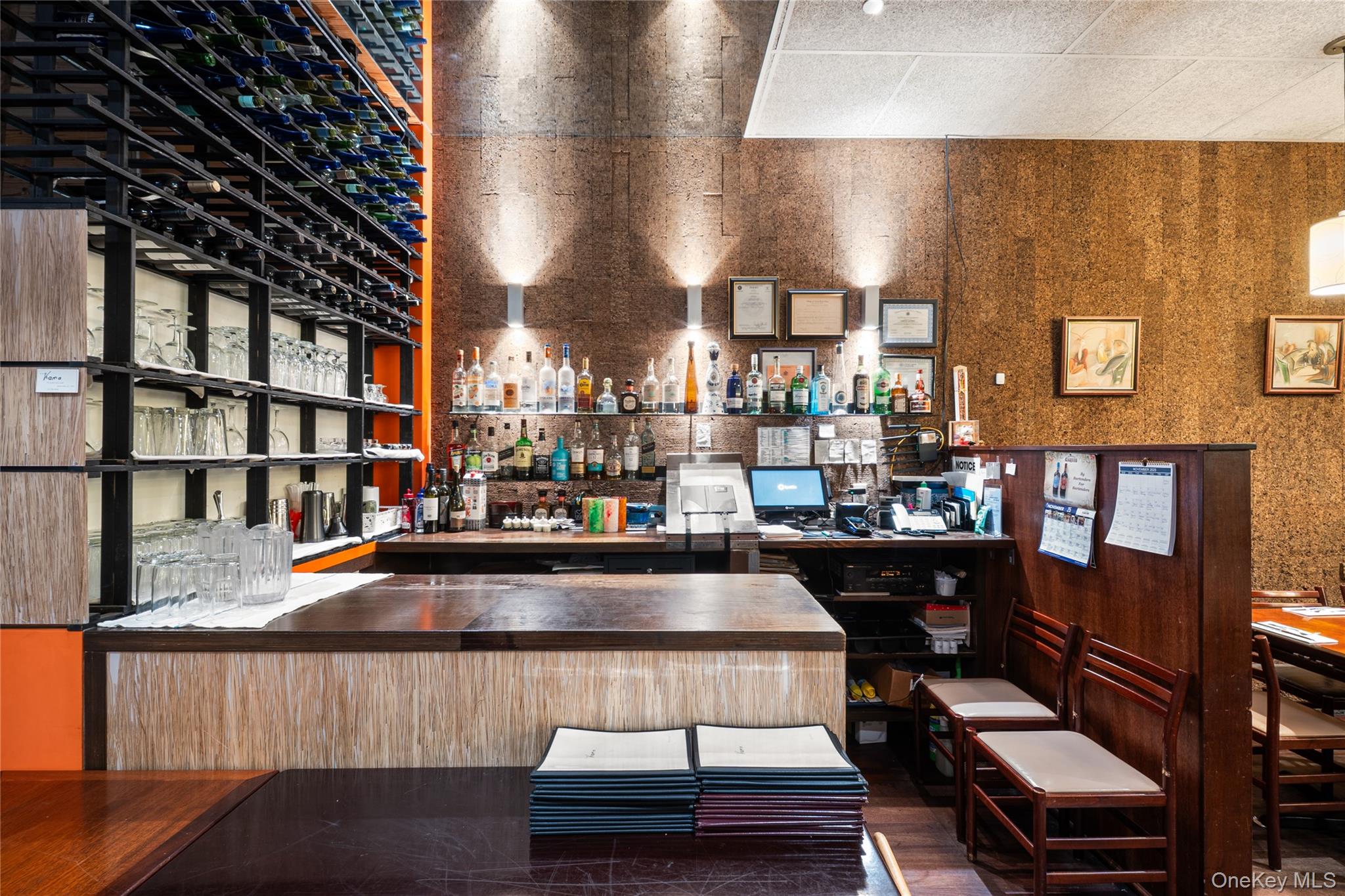 77 Middle Neck Rd, Great Neck, NY 11021