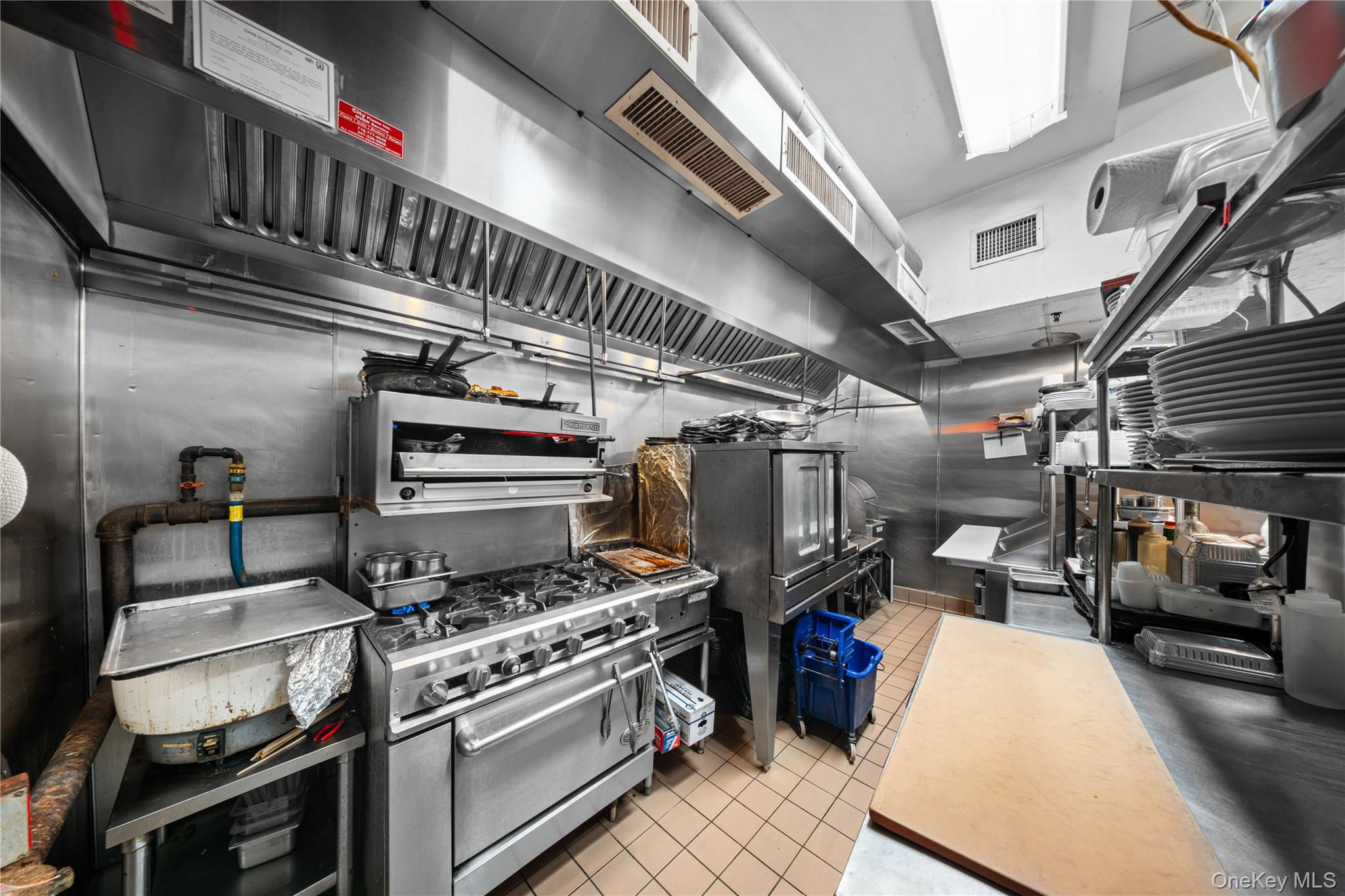 77 Middle Neck Rd, Great Neck, NY 11021