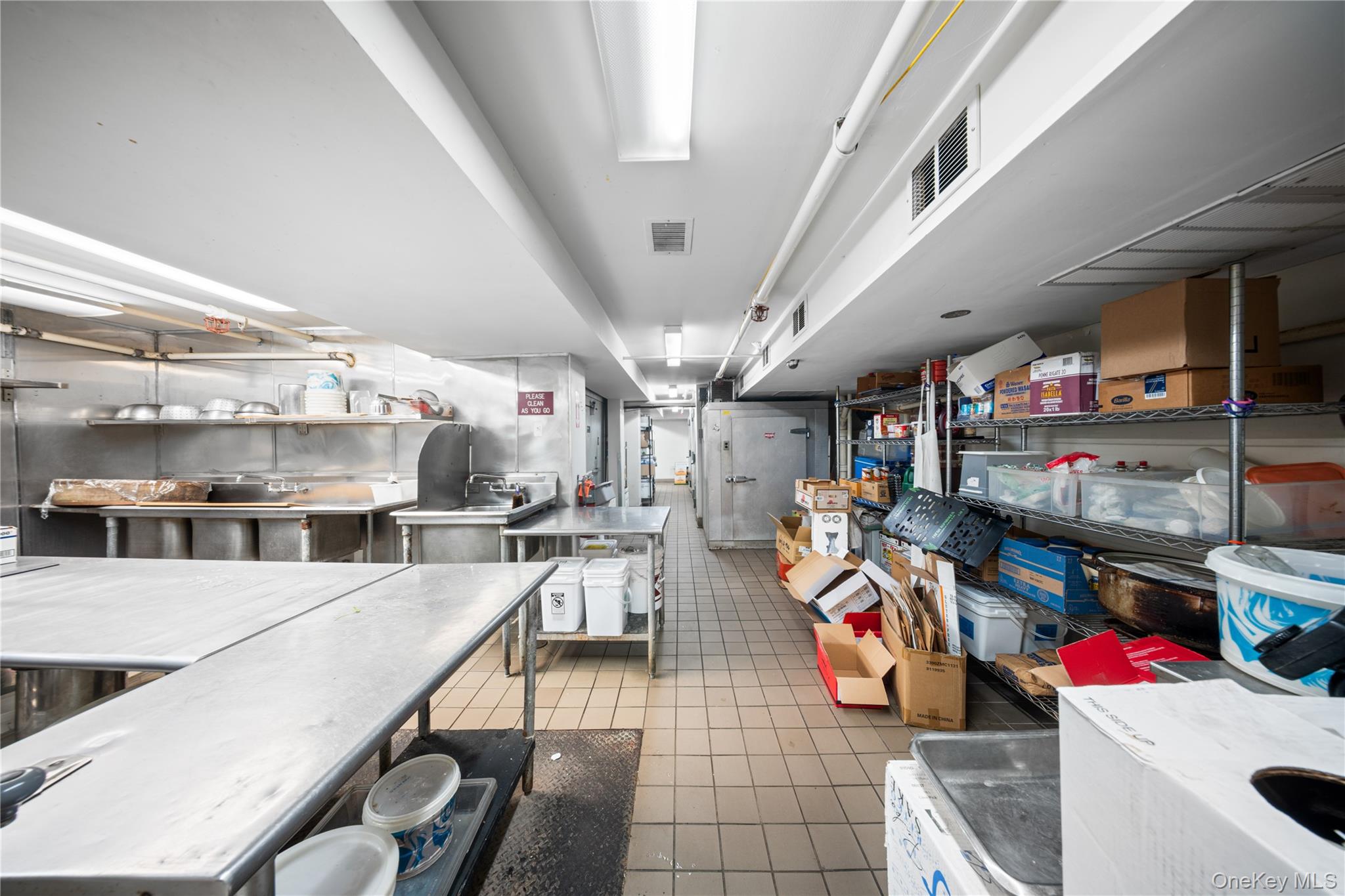 77 Middle Neck Rd, Great Neck, NY 11021