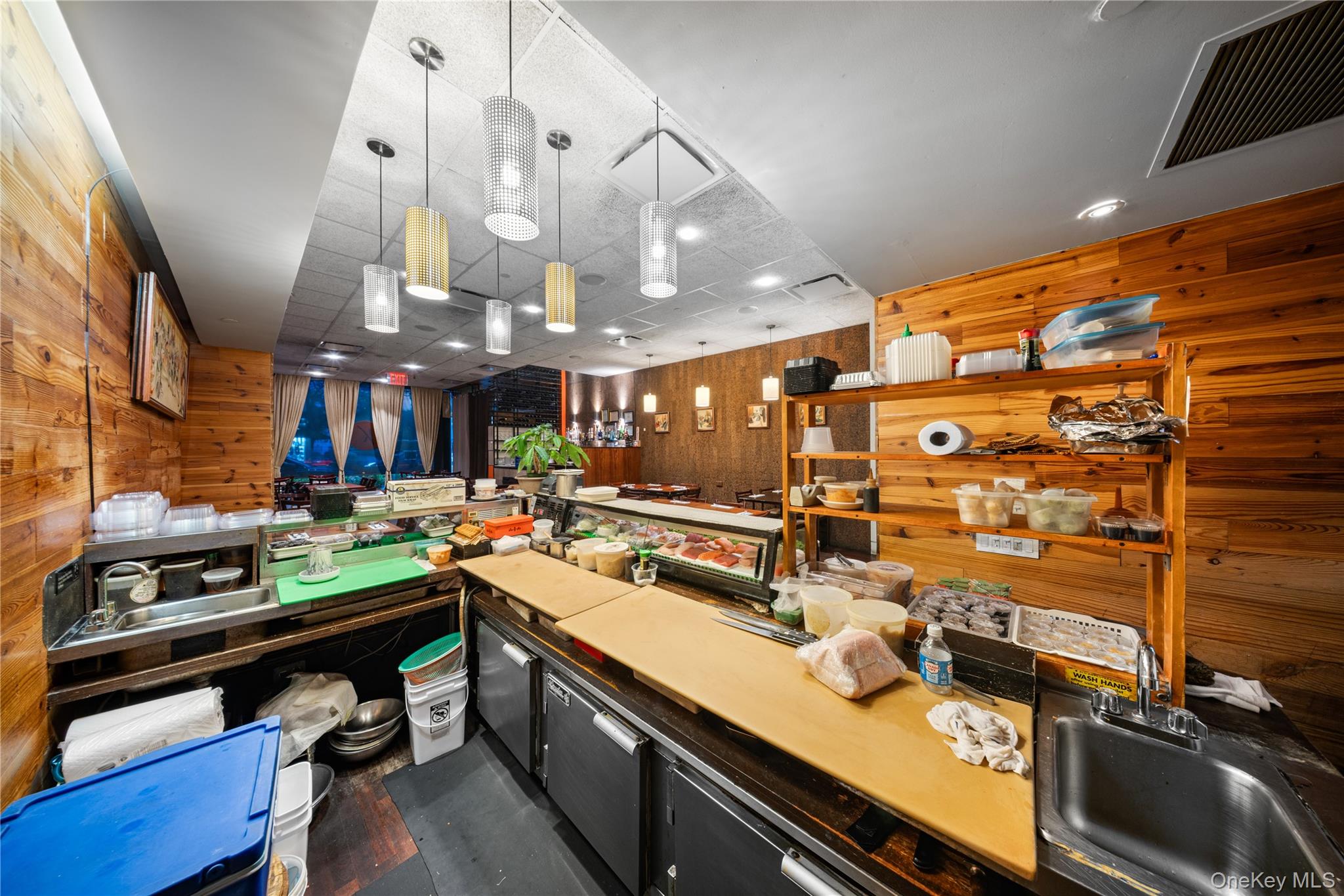 77 Middle Neck Rd, Great Neck, NY 11021