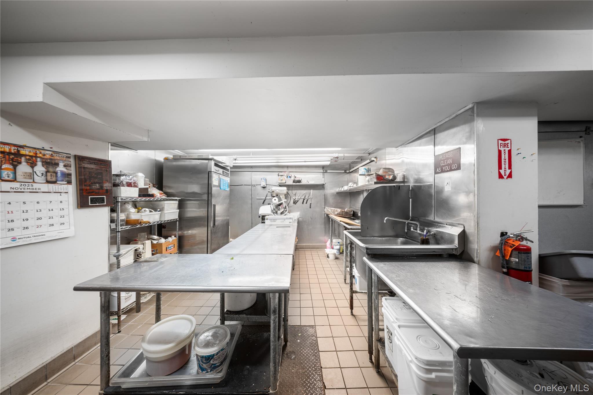 77 Middle Neck Rd, Great Neck, NY 11021