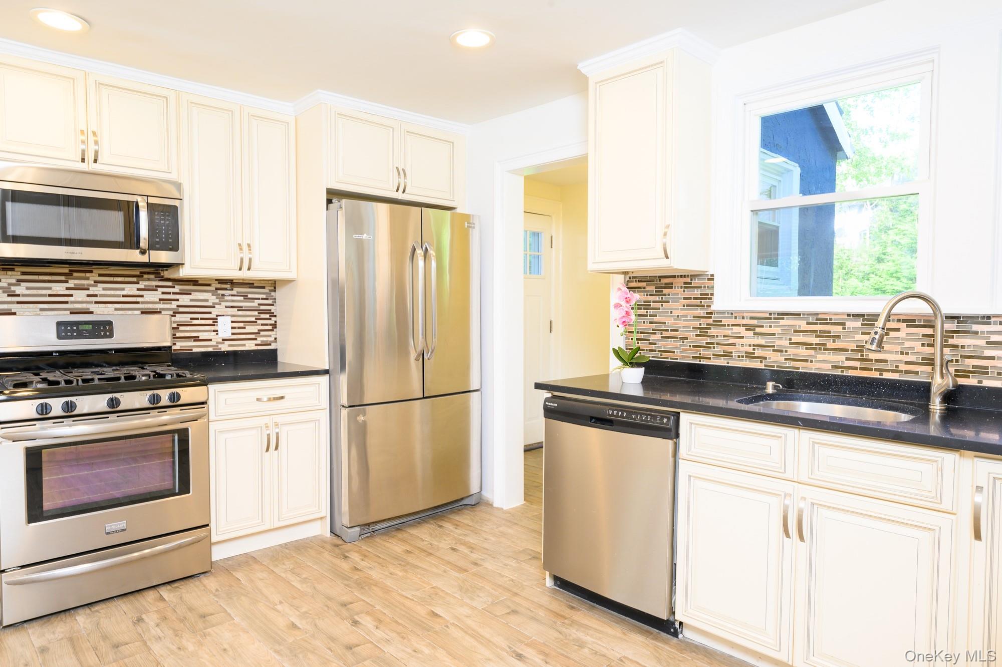 15 Ranger Place, New Rochelle, NY 10804