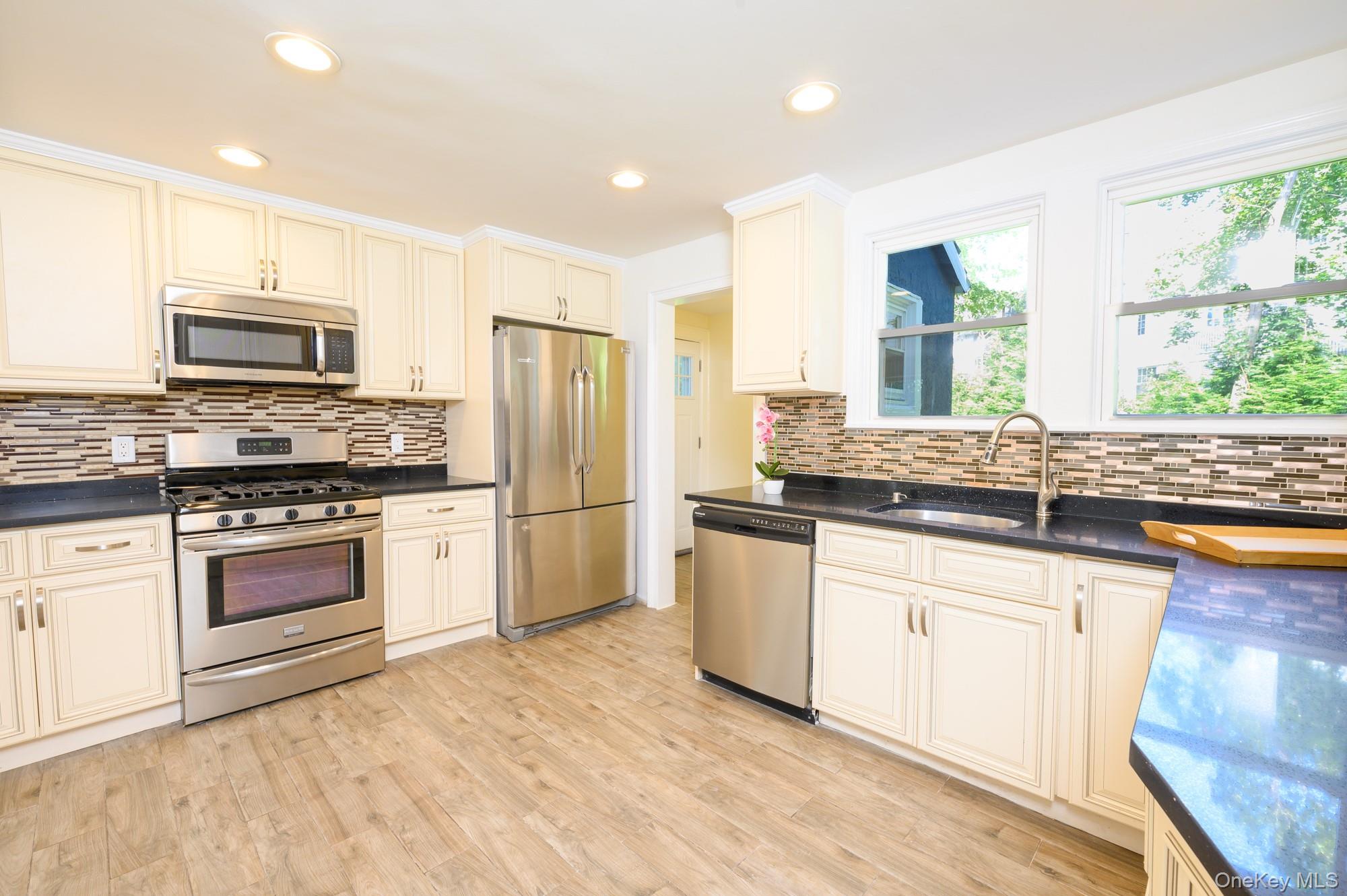 15 Ranger Place, New Rochelle, NY 10804