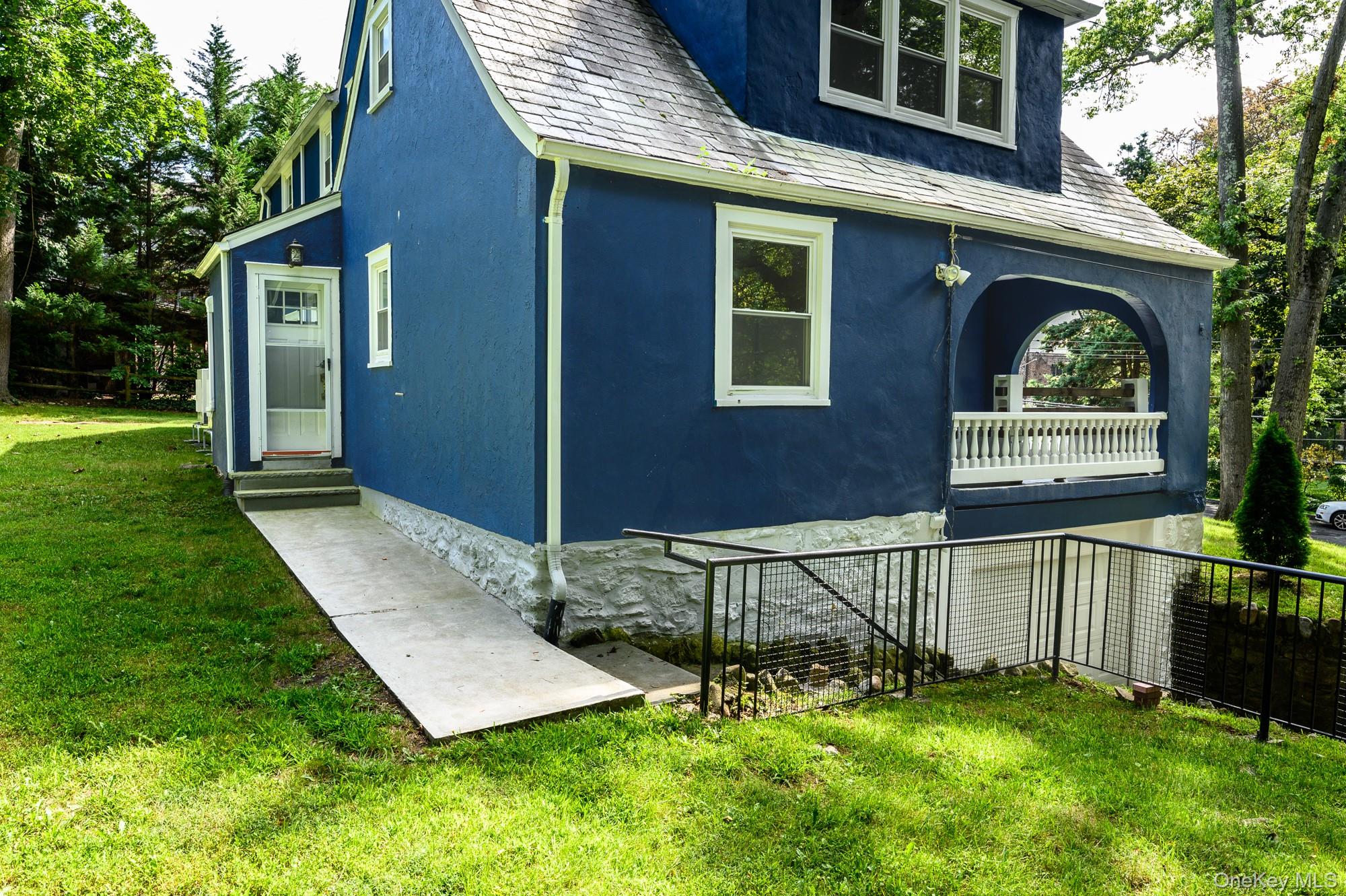 15 Ranger Place, New Rochelle, NY 10804