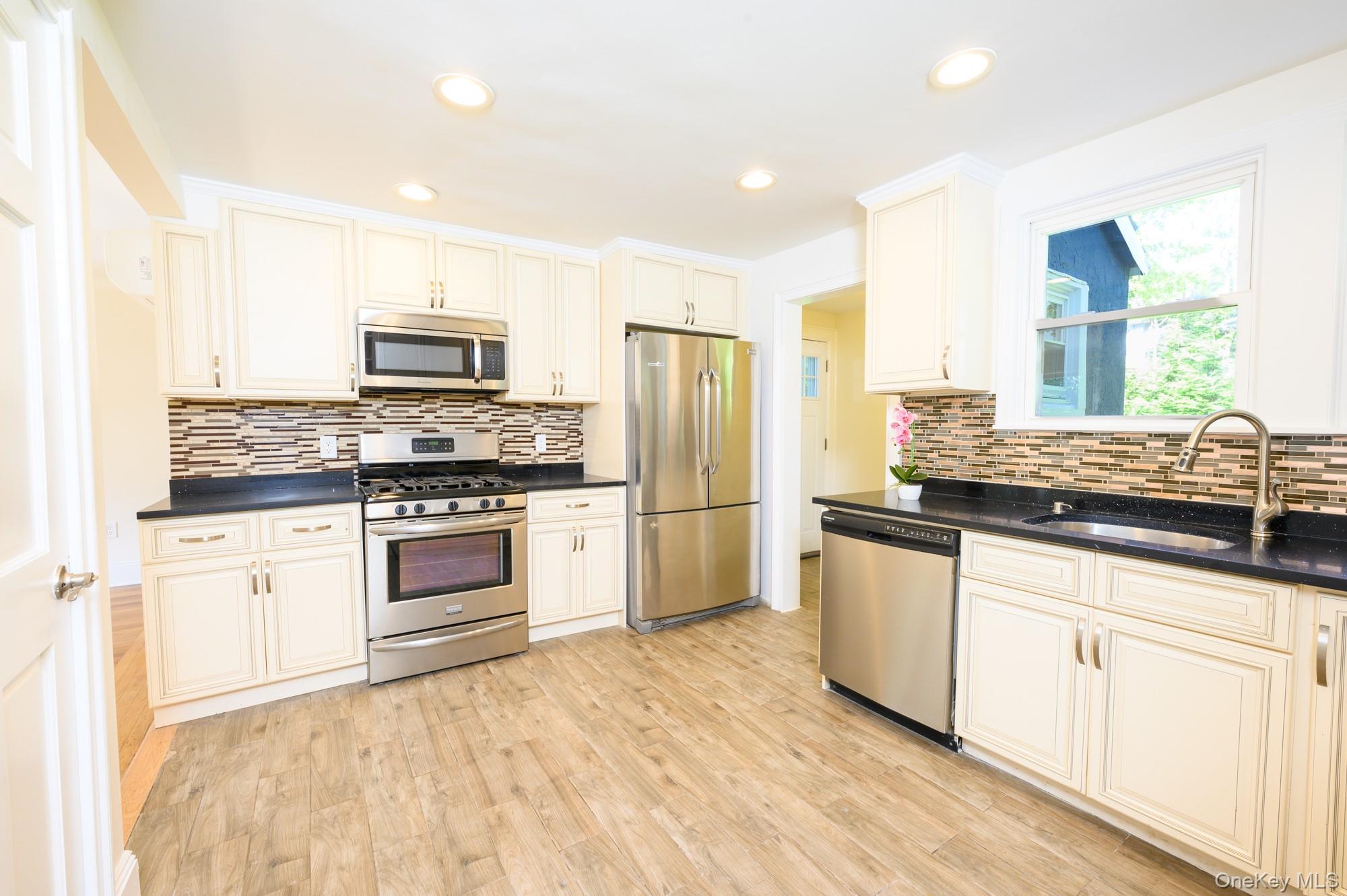 15 Ranger Place, New Rochelle, NY 10804