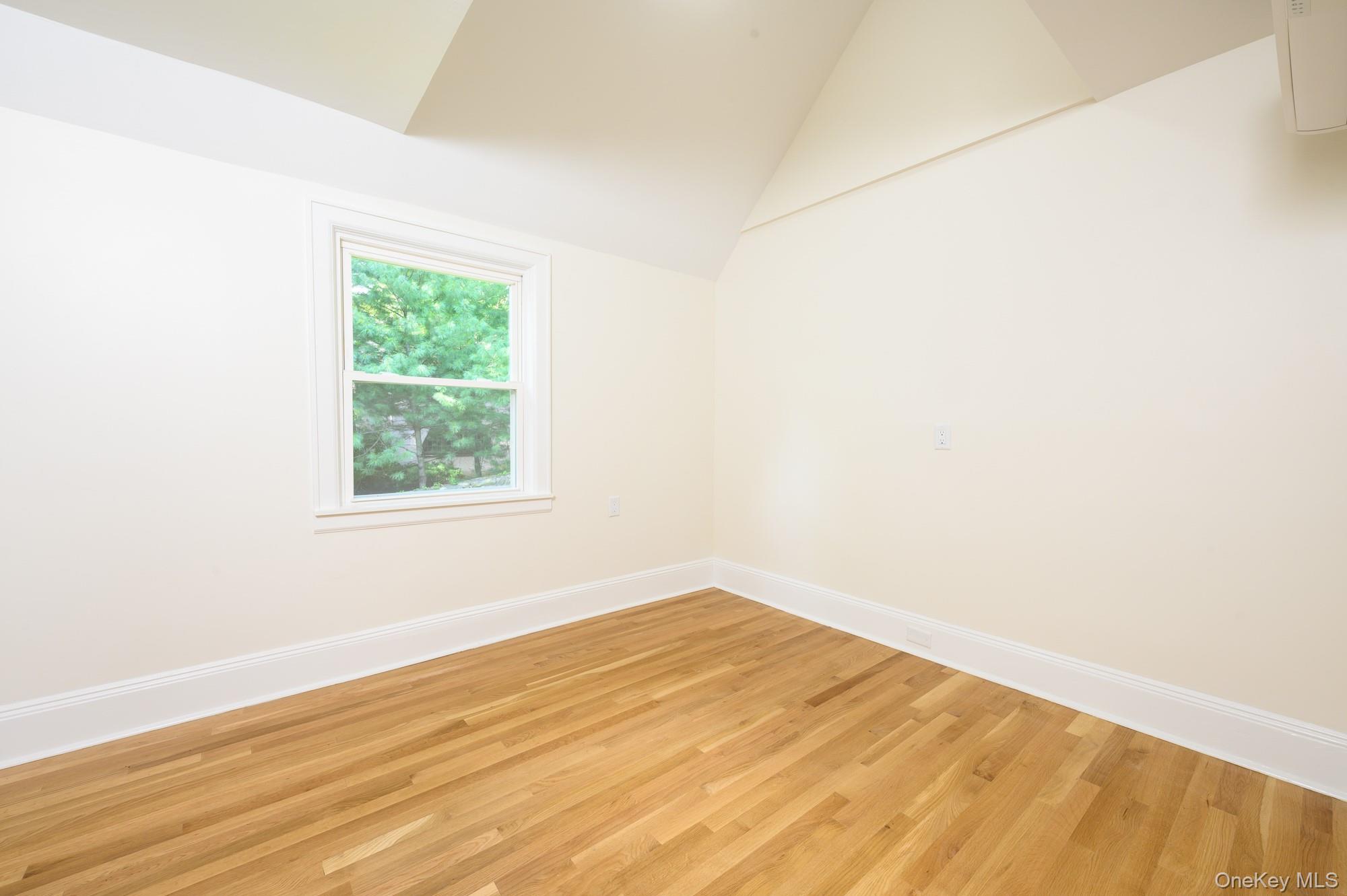 15 Ranger Place, New Rochelle, NY 10804