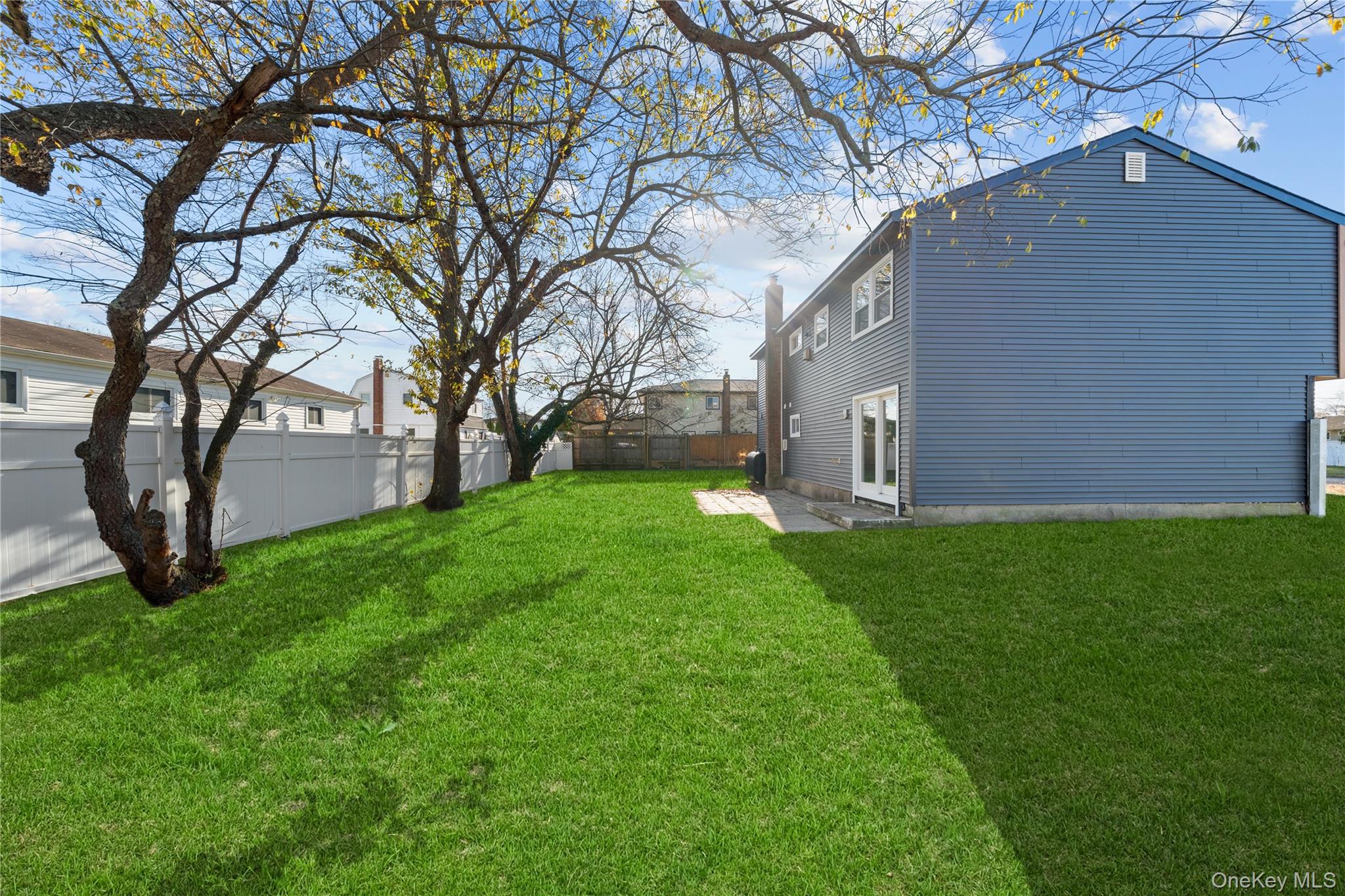 61 Lincoln Avenue, Deer Park, NY 11729